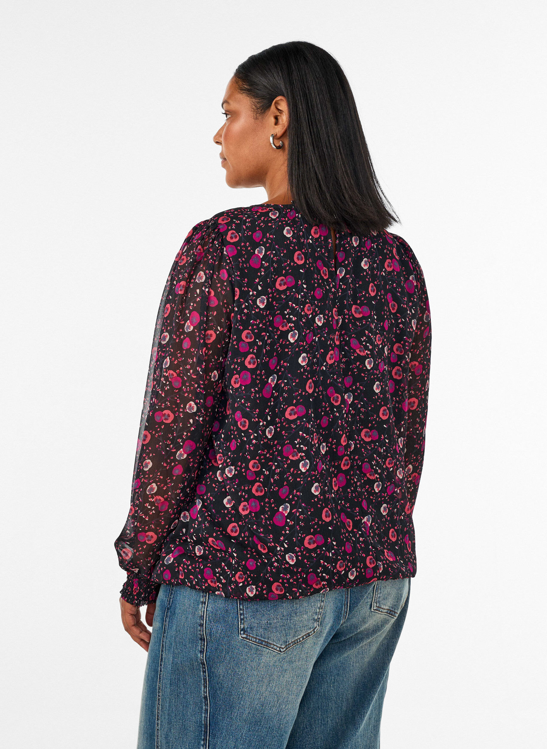 ZizziGebl&uuml;mte Bluse aus Chiffon mit transparenten &Auml;rmeln, Schwarz, Model image number 2