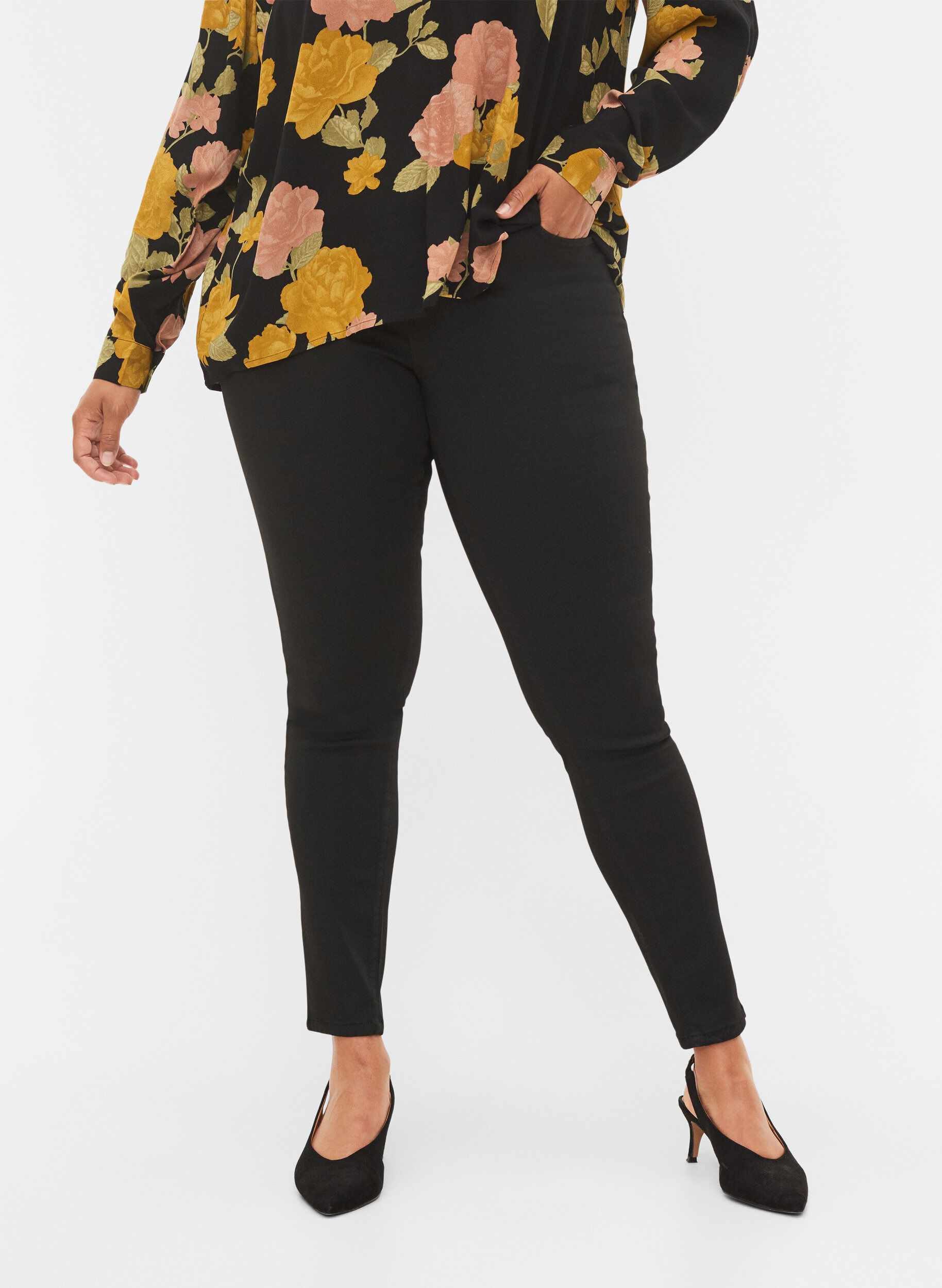 ZizziStay Black Amy Jeans mit hoher Taille, Black, Model image number 2