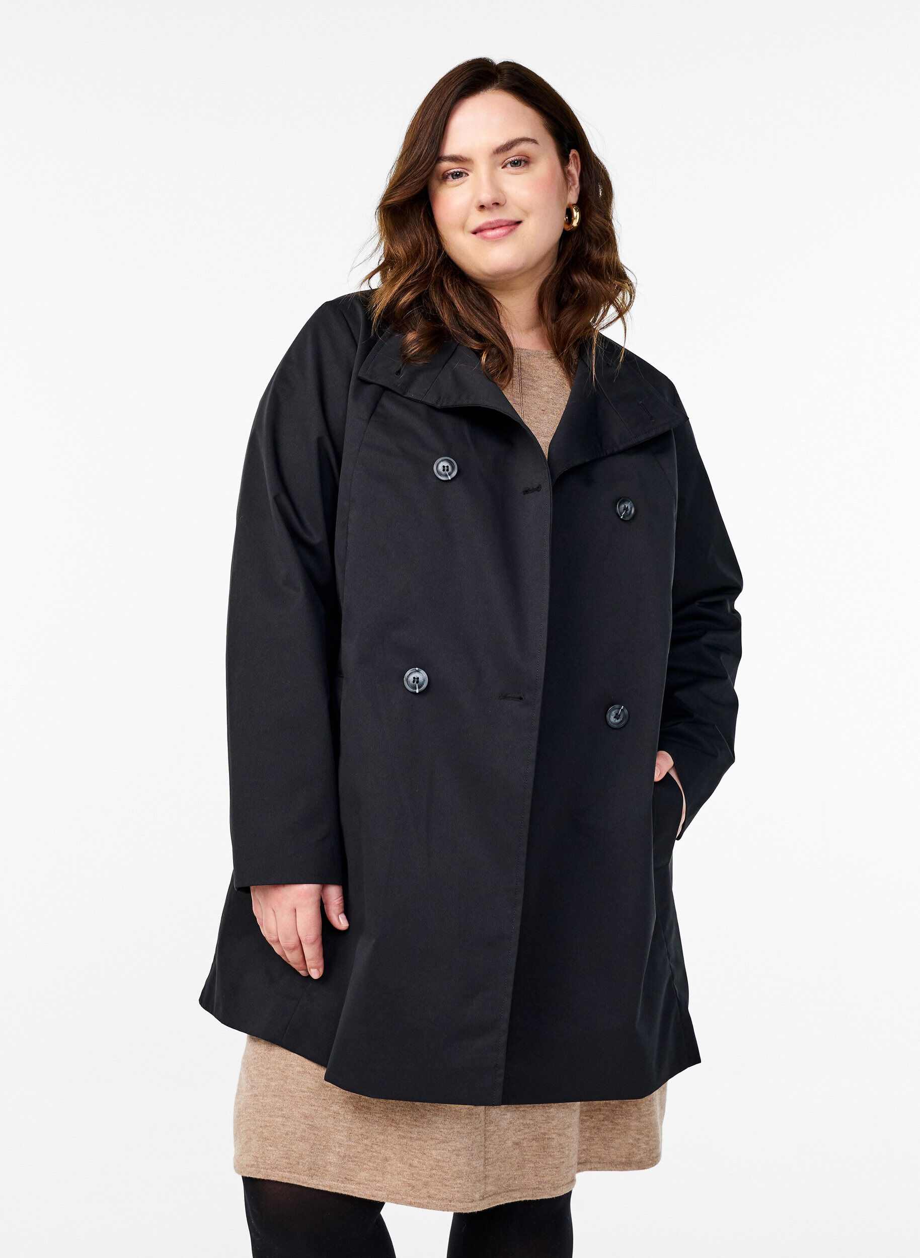 Fr&uuml;hlingsjacke aus wasserabweisendem Material mit A-Linie, Schwarz, Model