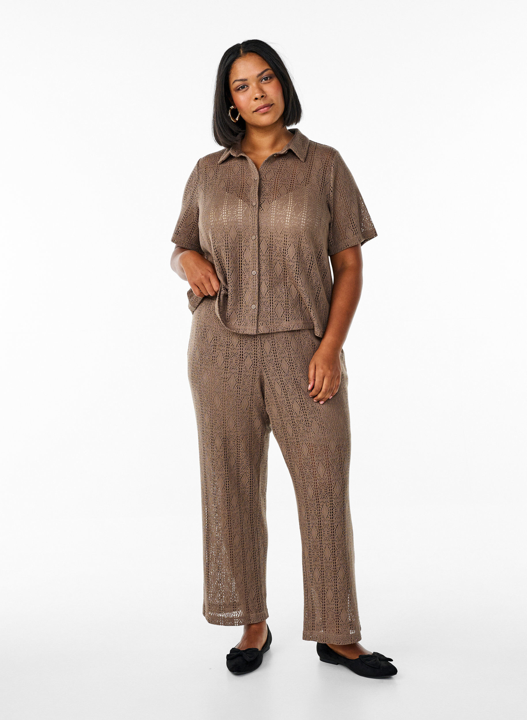 ZizziBluse mit kurzen &Auml;rmeln und Lochmuster, Braun, Model image number 1