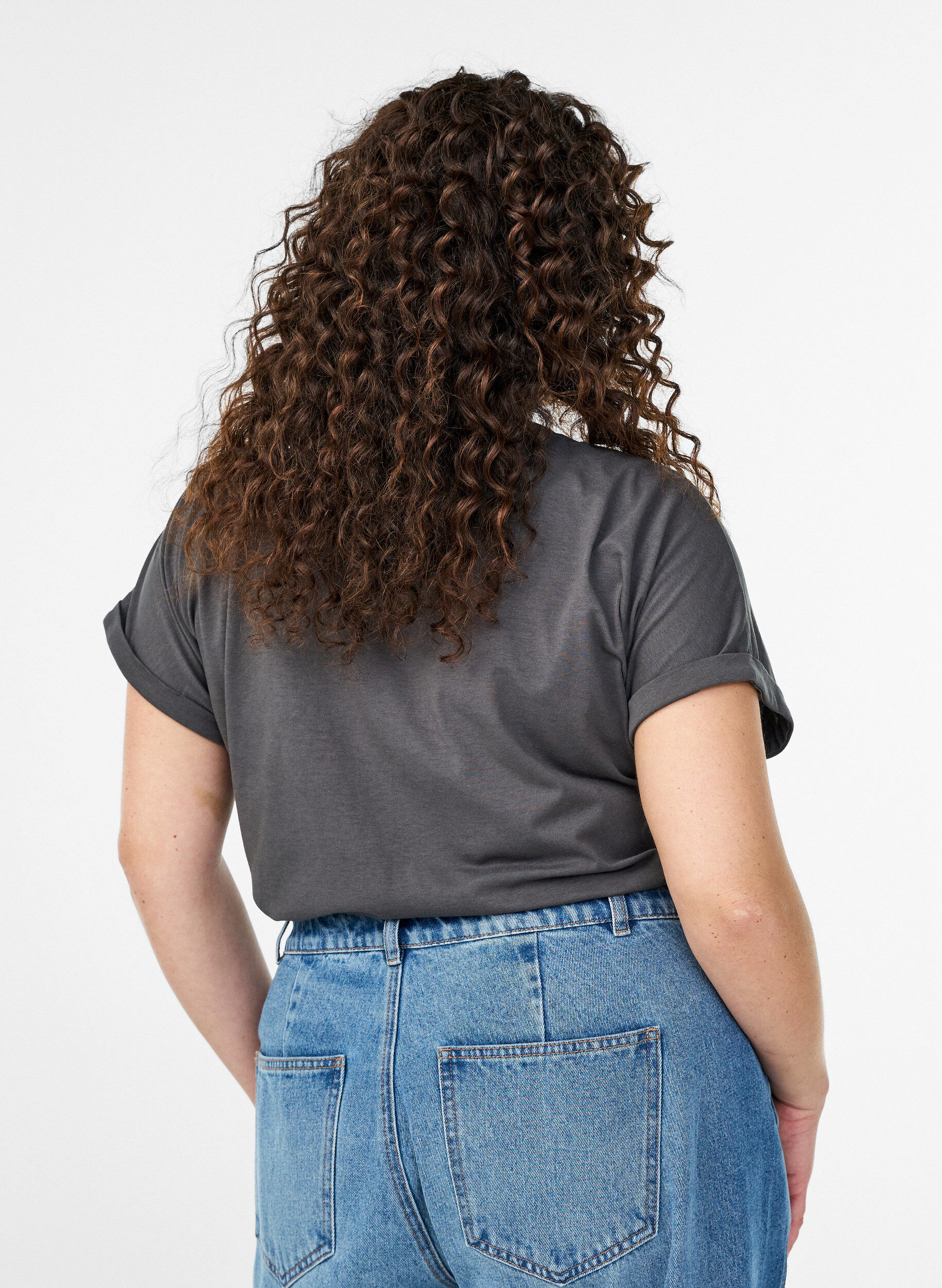 ZizziKurz&auml;rmeliges T-Shirt aus einer Baumwollmischung, Grau, Model image number 2