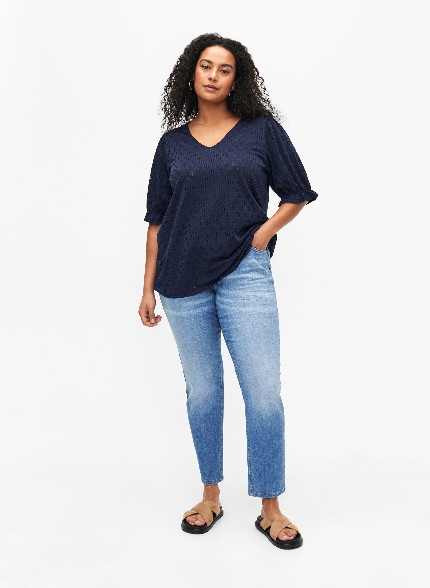 ZizziBluse mit V-Ausschnitt und Lochmuster, Navy Blazer, Model image number 2