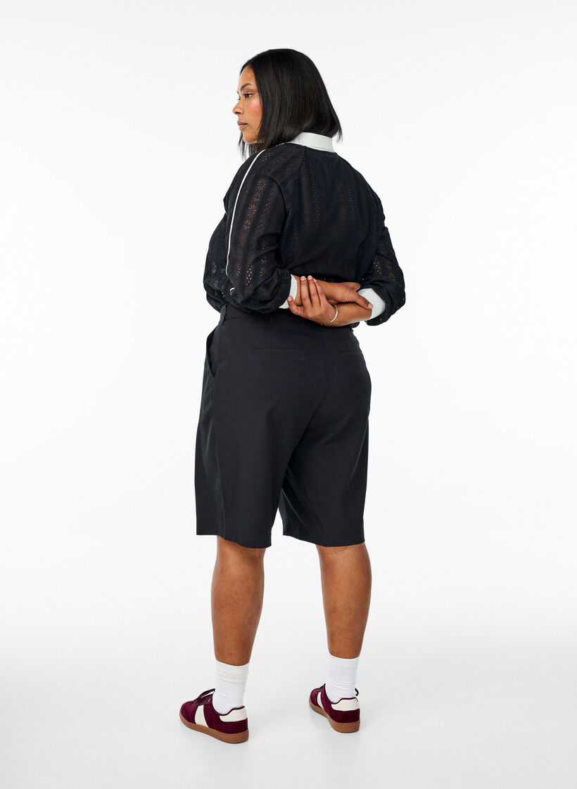 Bermuda-Shorts mit hoher Taille, Schwarz, Model image number 2