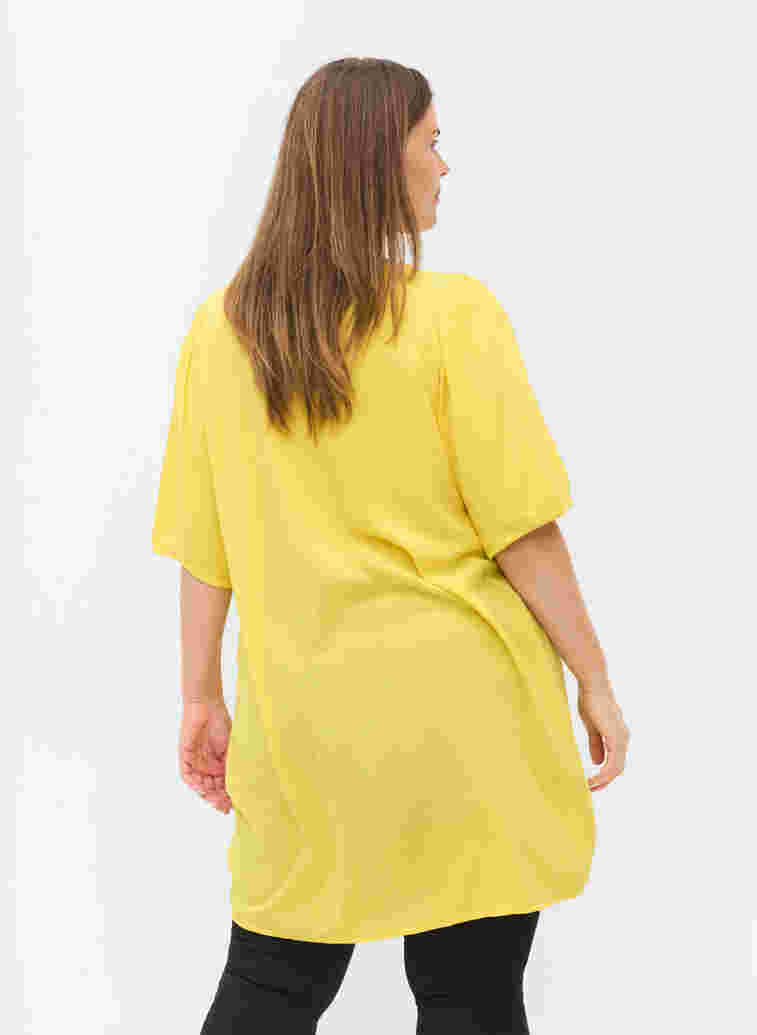 Viskosetunika mit V-Ausschnitt und Knöpfen, Primrose Yellow, Model image number 1