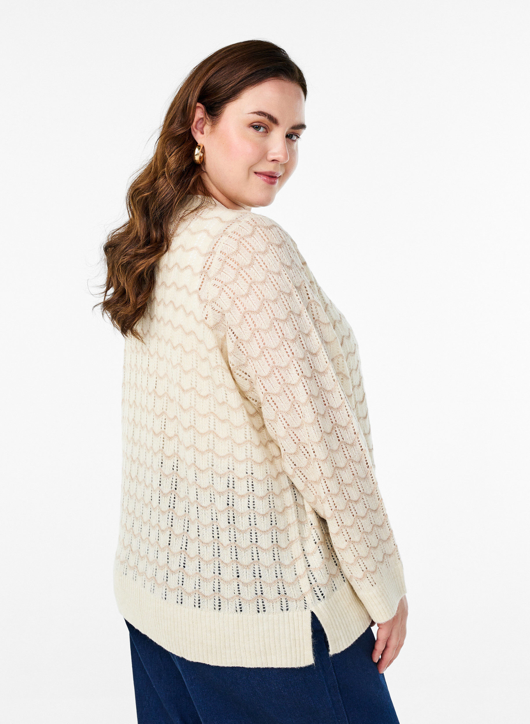ZizziStrickjacke mit Lochmuster und Wellenlinien, Birch w. Simply T., Model image number 1