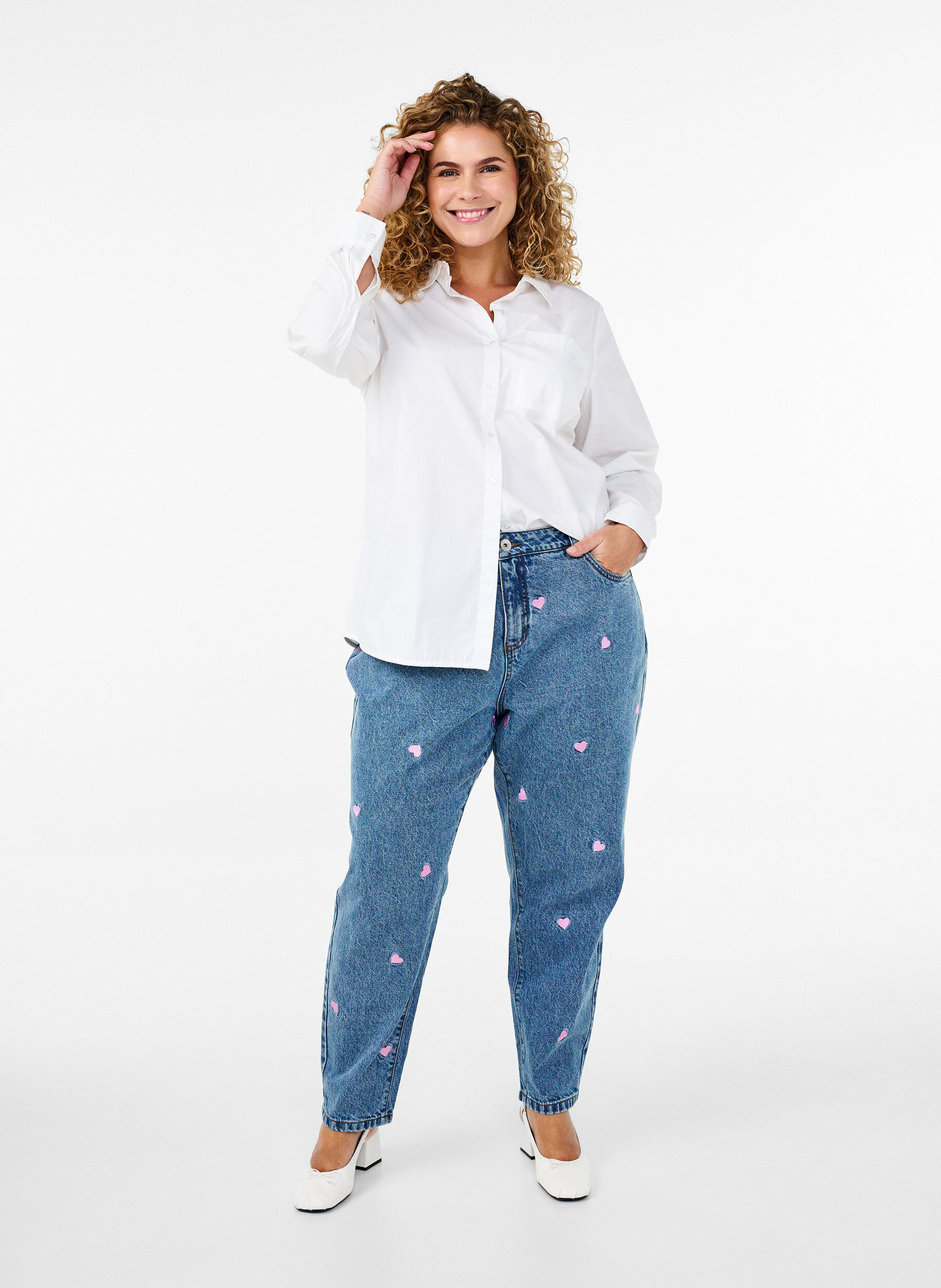 ZizziMille Mom Fit Jeans mit Stickerei, Blau, Model image number 0