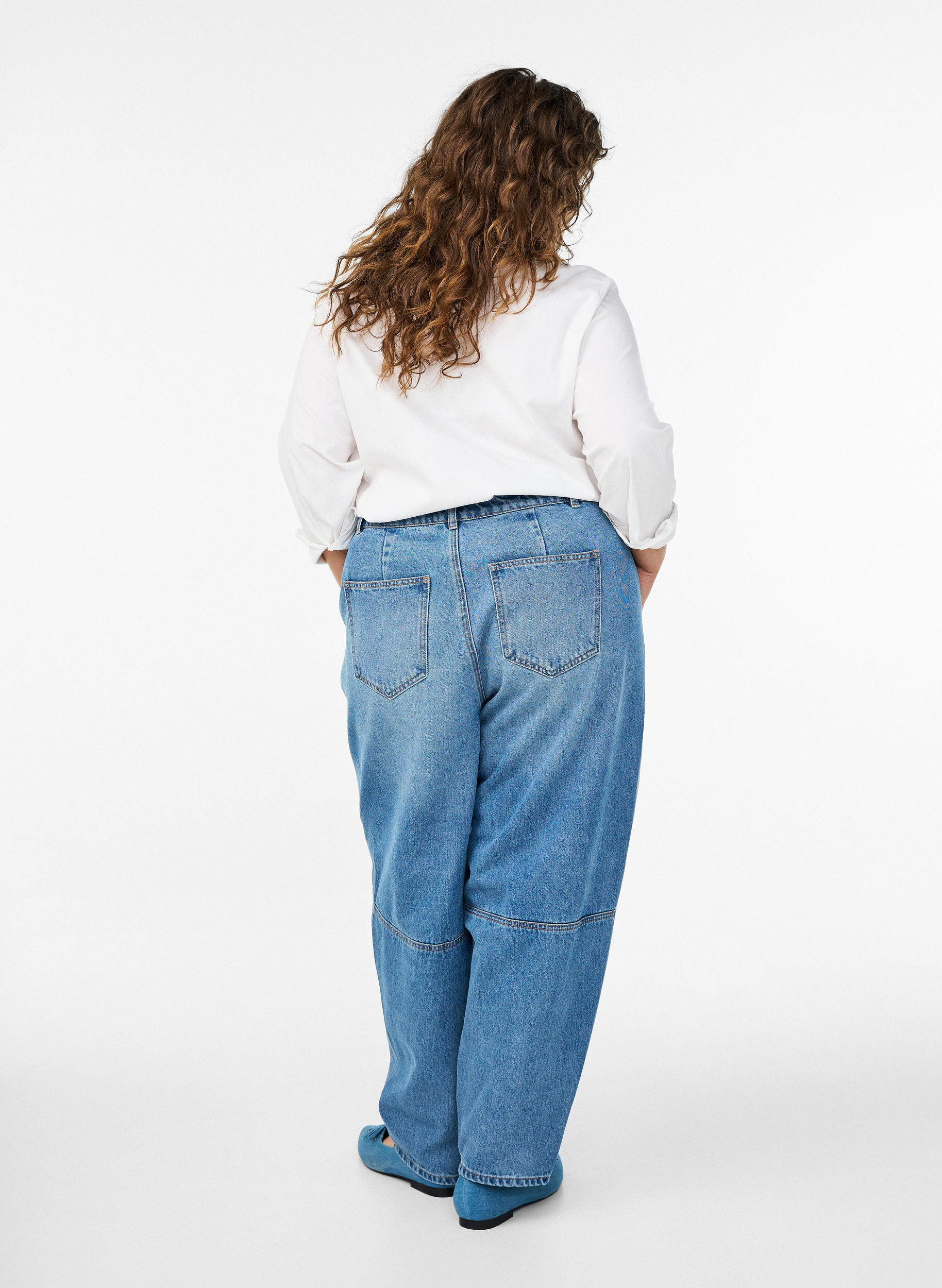 ZizziHoch taillierte Barrel-Jeans, Blau, Model image number 1