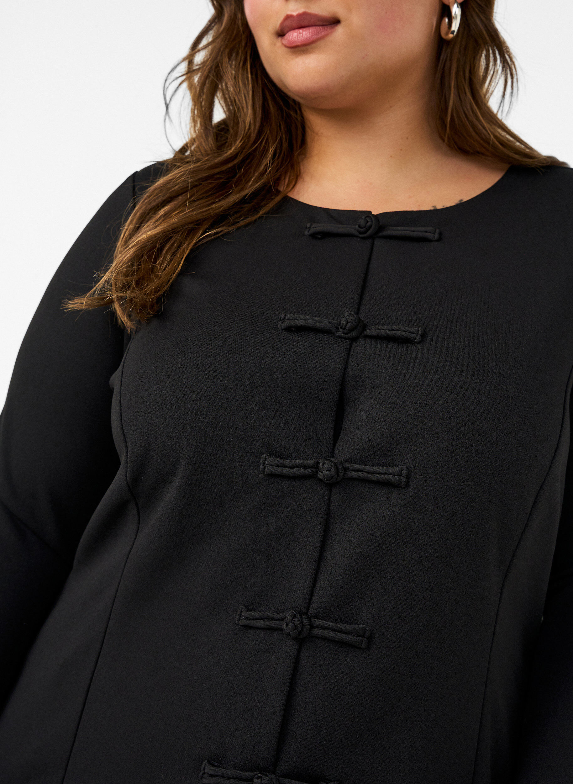 ZizziFigurbetonter Cardigan mit Knotenverschl&uuml;ssen, Schwarz, Model image number 3