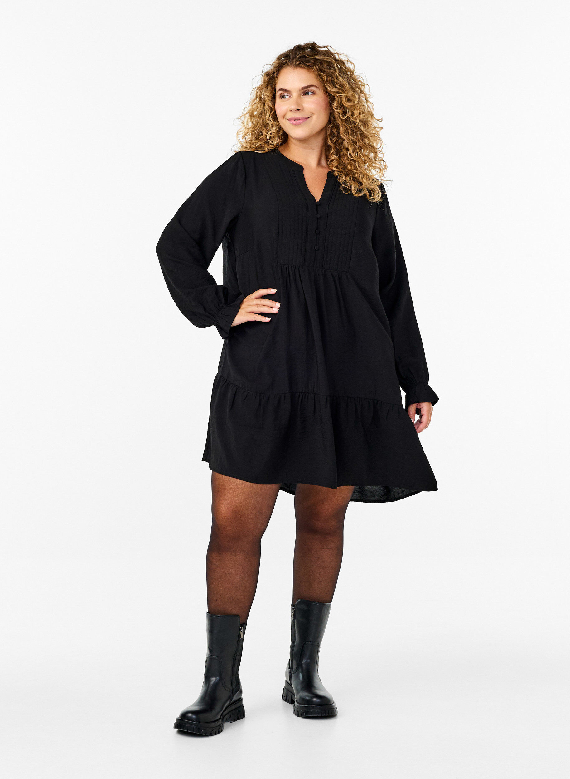 ZizziKurzes Kleid mit Ziern&auml;hten und Kn&ouml;pfen, Black, Model image number 2