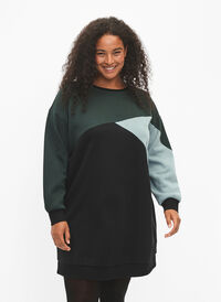 Langer Pullover mit Farbblock-Muster, Scarab Color Block, Model