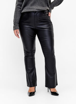 Beschichtete Ellen Jeans mit Bootcut, Black, Model image number 2