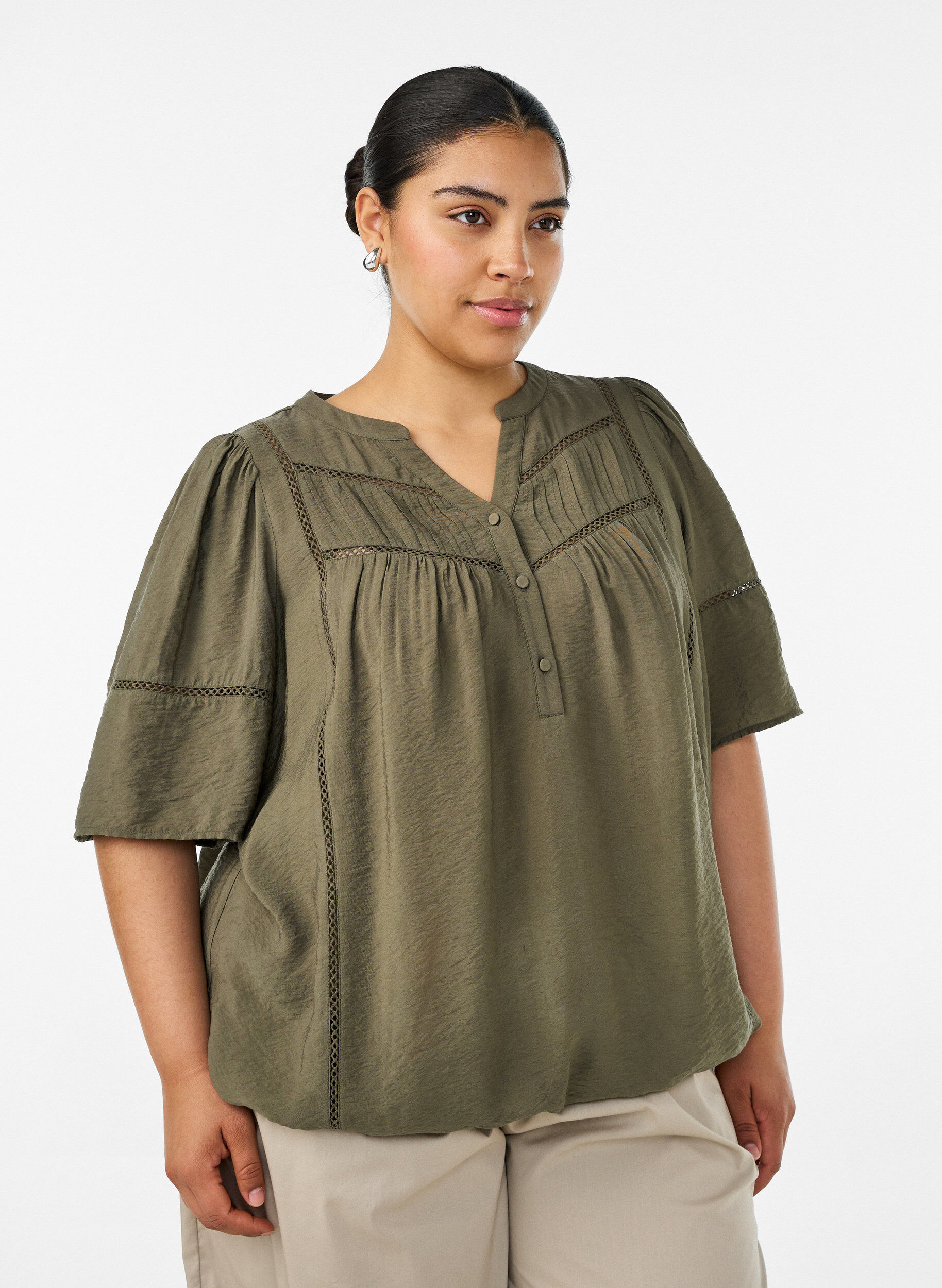 Bluse aus Viskose mit Biesen und Ballon&auml;rmeln, Gr&uuml;n, Model