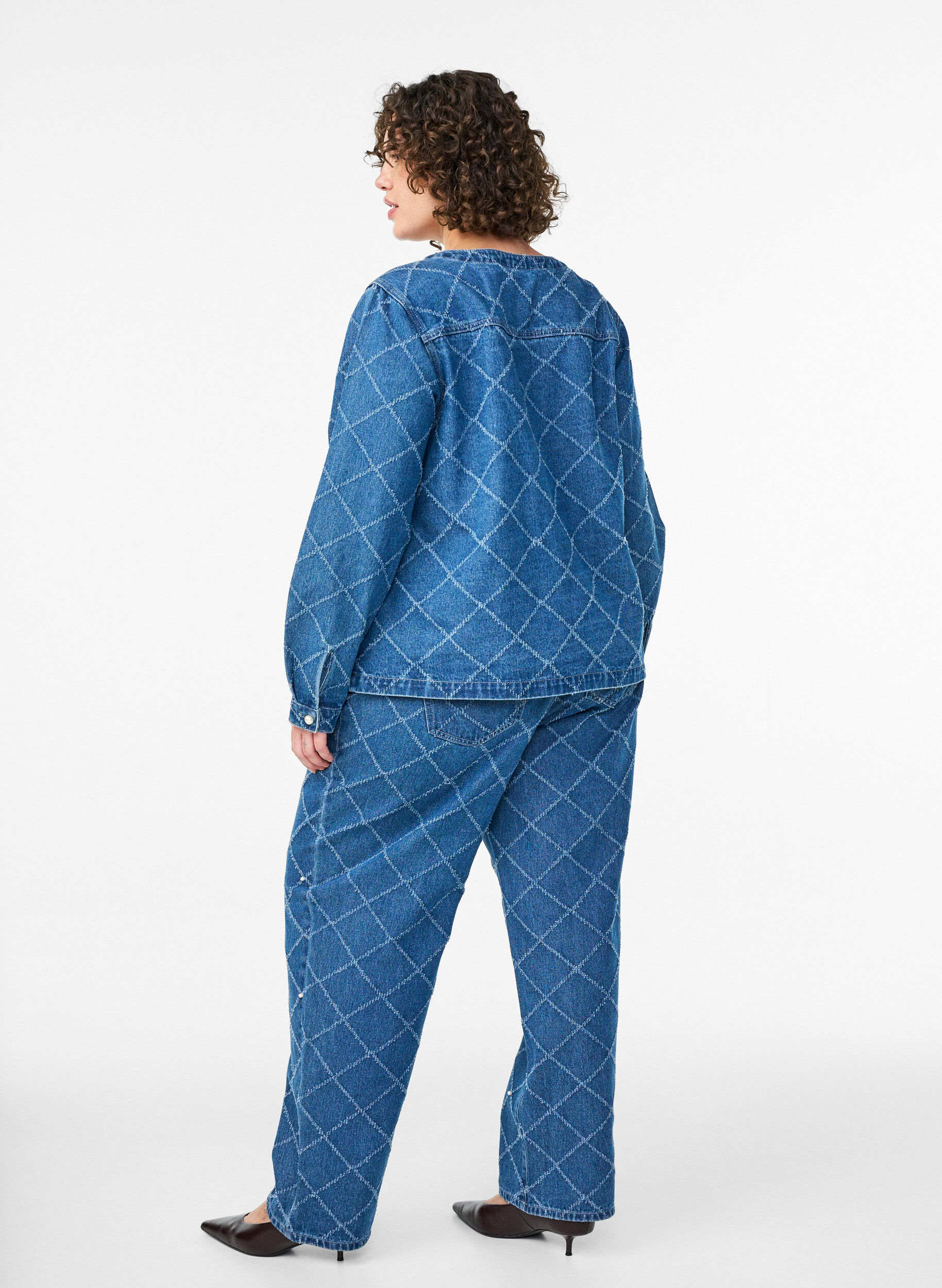 ZizziKiana Jeans mit hoher Taille und abgenutzter Optik, Blau, Model image number 1