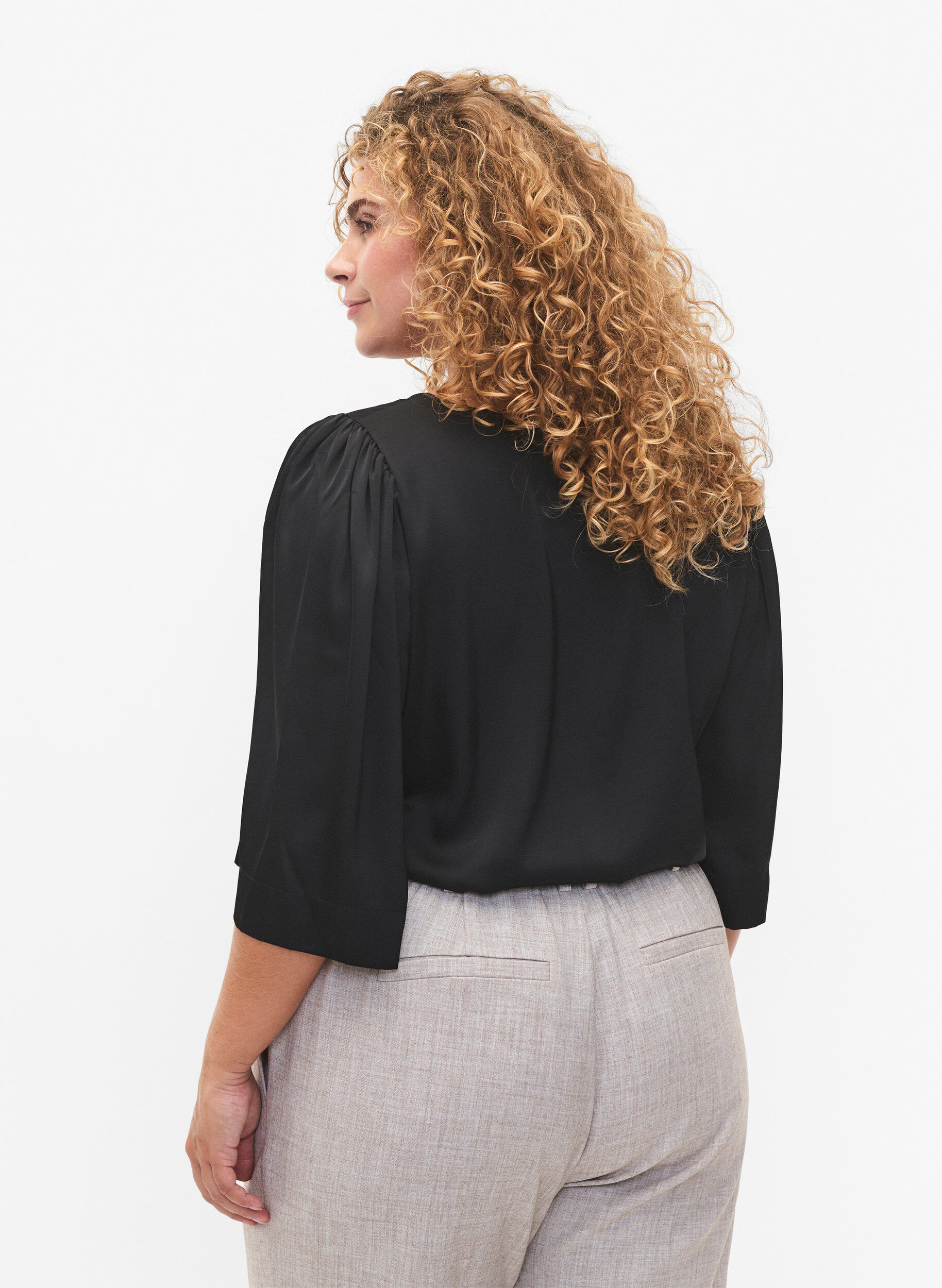 Zizzi Satinbluse mit halblangen &Auml;rmeln, Black, Model image number 1