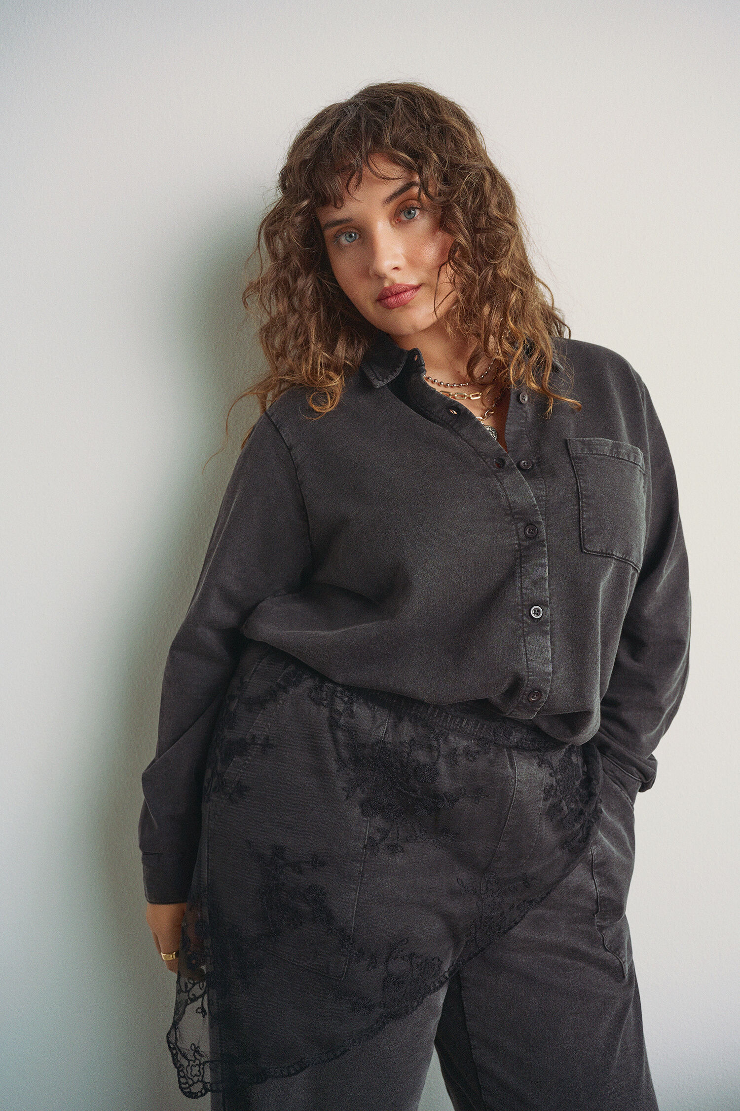 ZizziPassendes graues Set mit Details, , Model