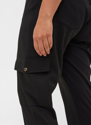 Lockere Hose mit Gummibund und Taschen, Black, Model image number 2