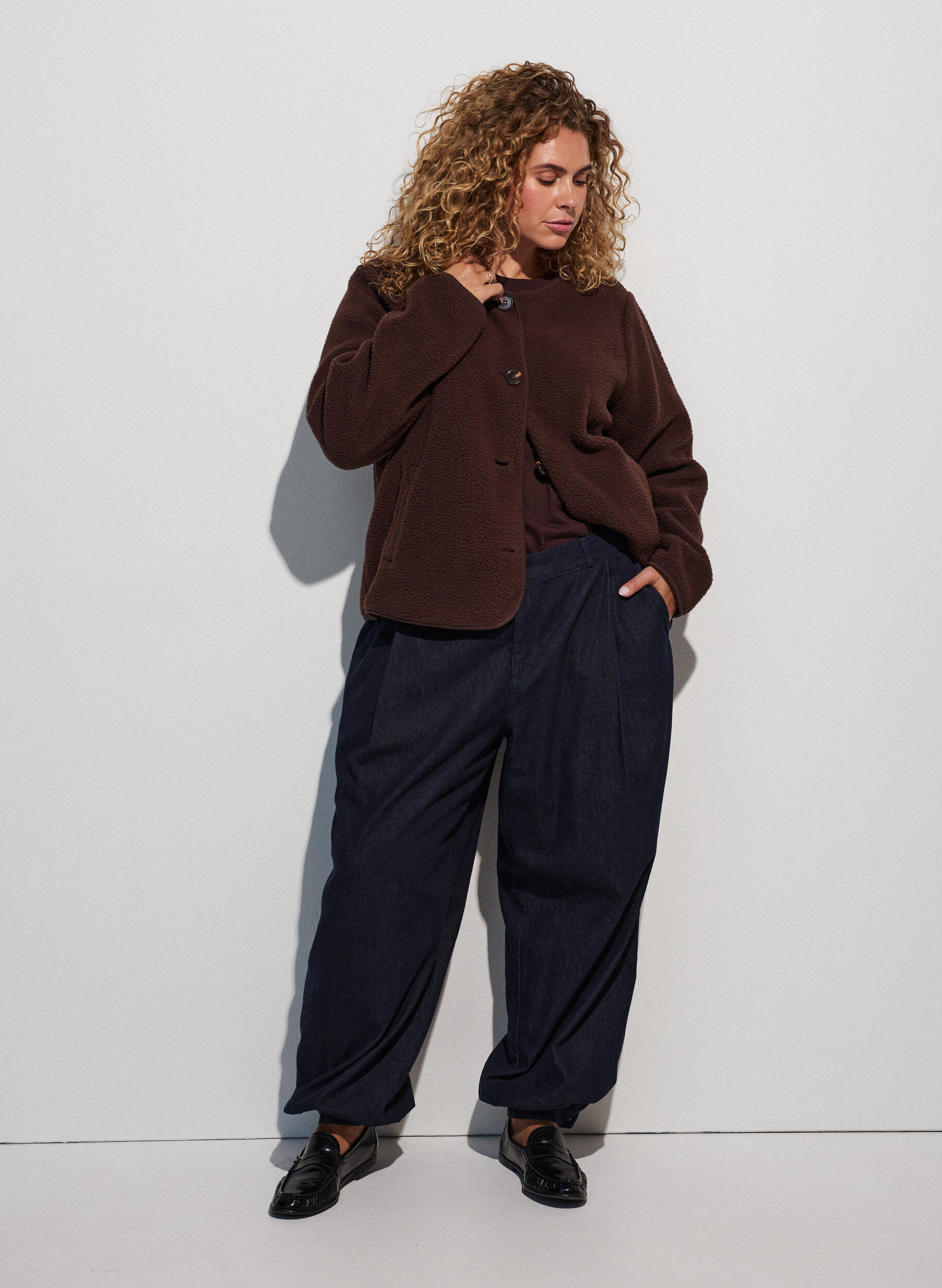ZizziTeddyjacke mit Rundhalsausschnitt und Kn&ouml;pfen, Braun, Model image number 1