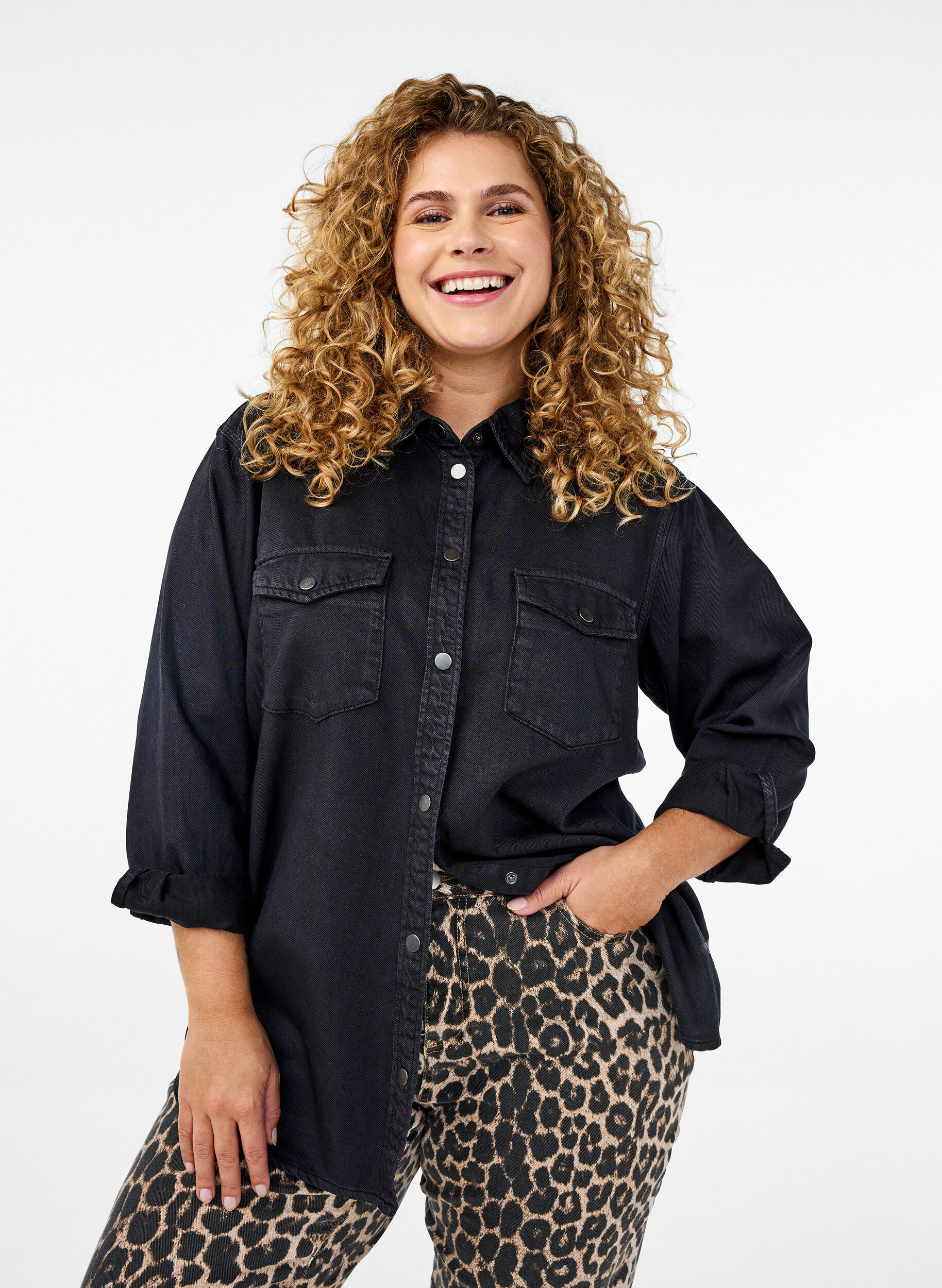 ZizziJeanshemd mit Brusttaschen, Schwarz, Model image number 0