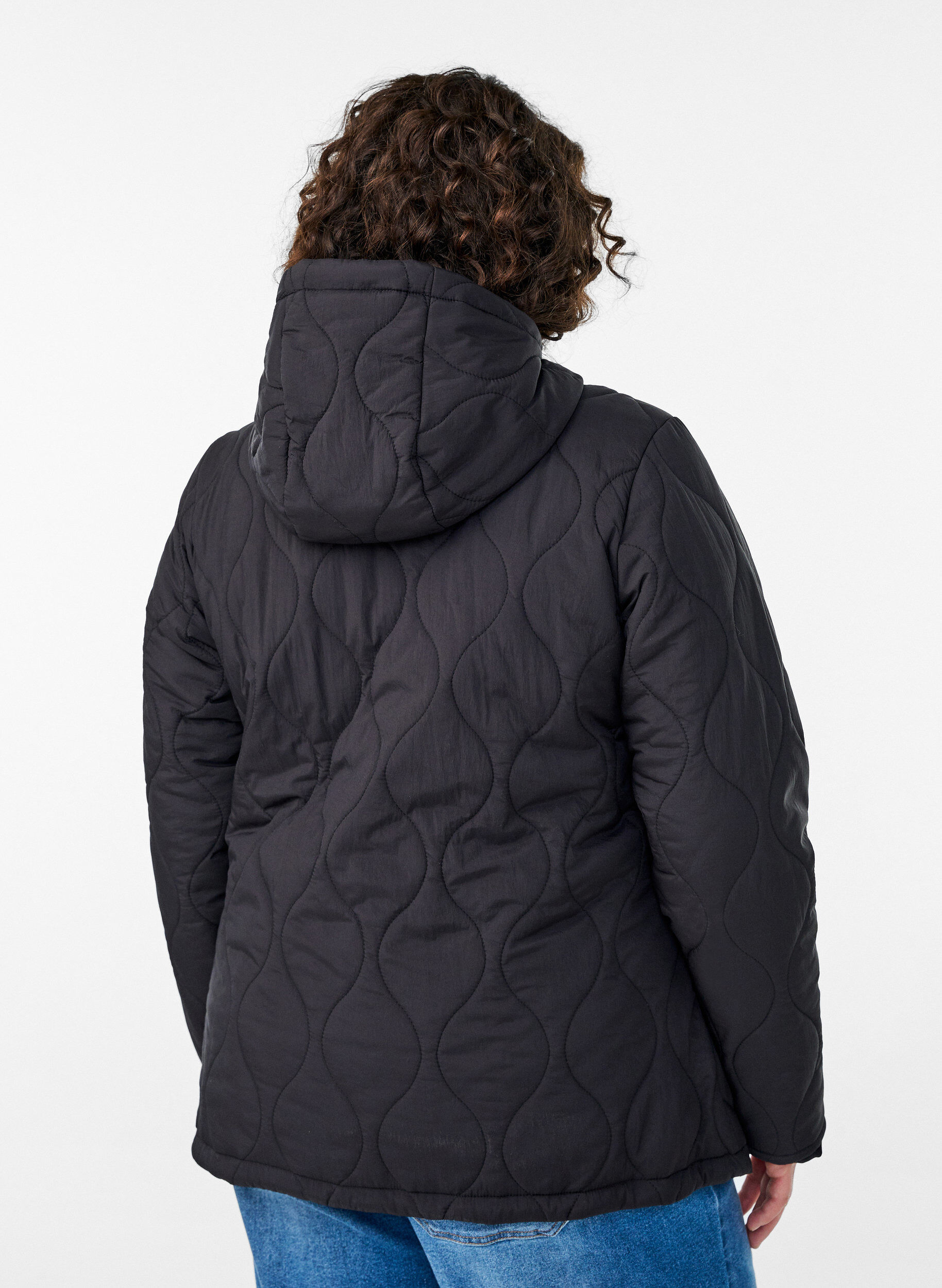 ZizziSteppjacke mit Kapuze und Taschen, Schwarz, Model image number 2