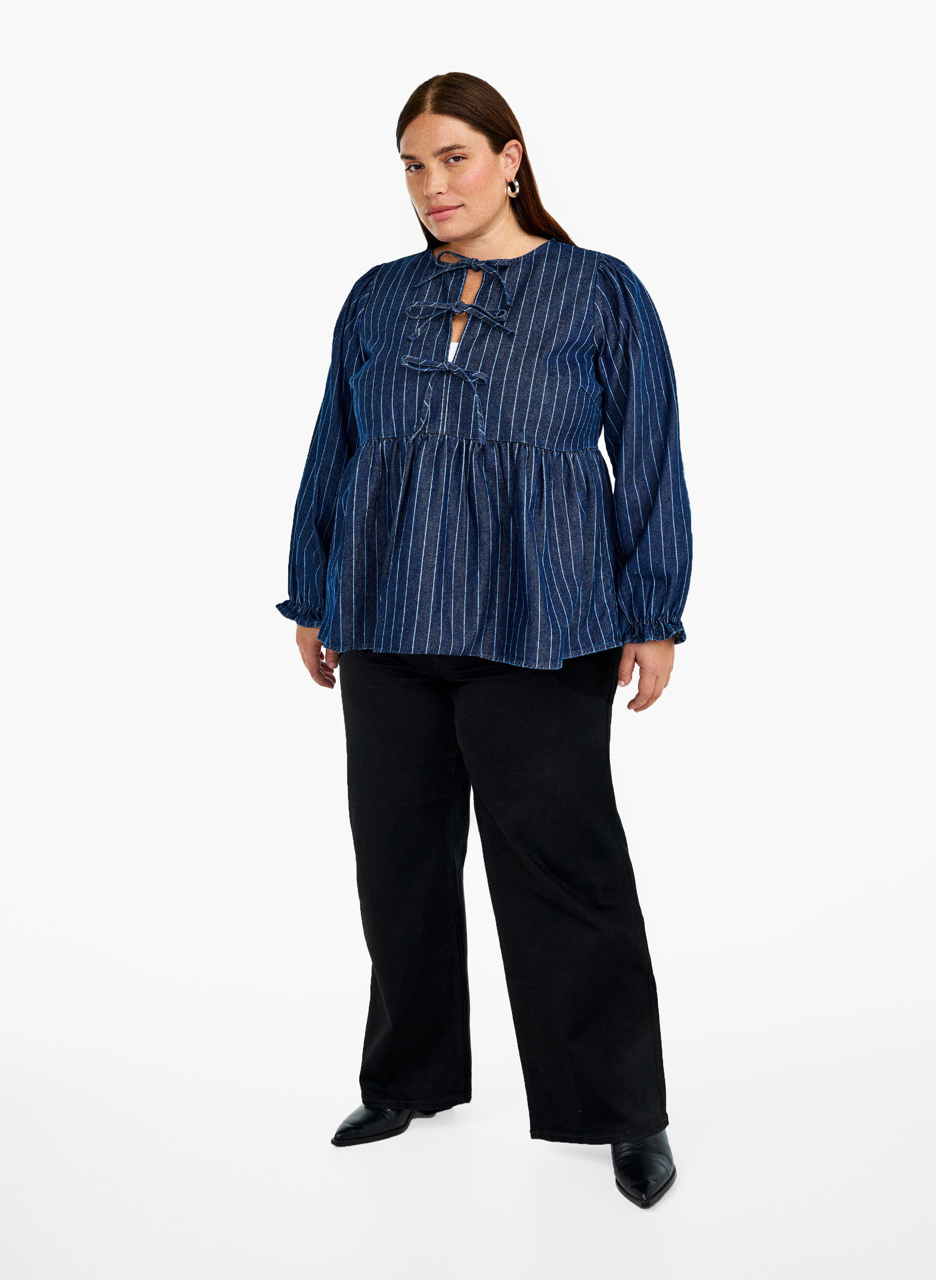 ZizziGestreifte Jeansbluse mit Schleife vorne, Blau, Model image number 1