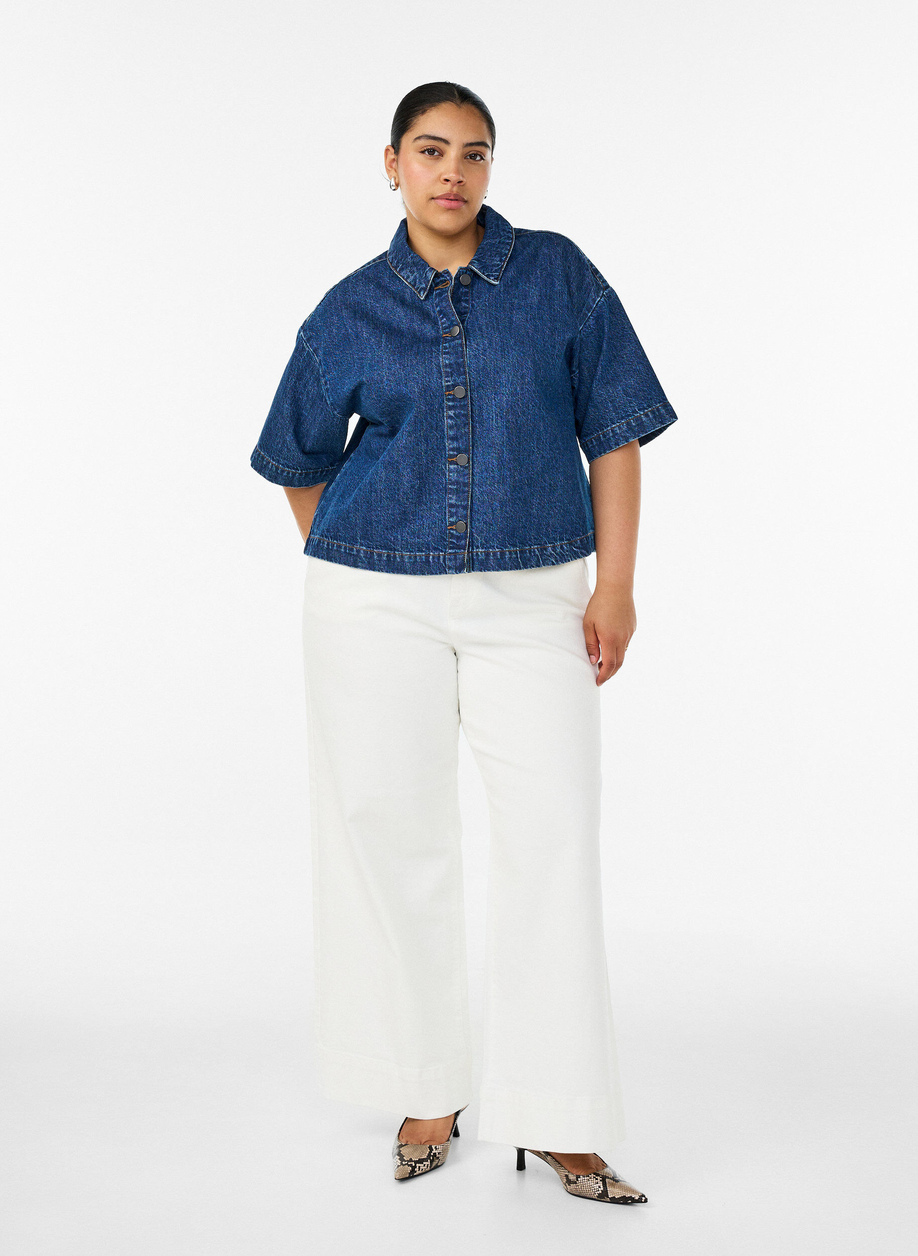 ZizziKurz&auml;rmelige Jeansjacke mit Kn&ouml;pfen, Blau, Model image number 1
