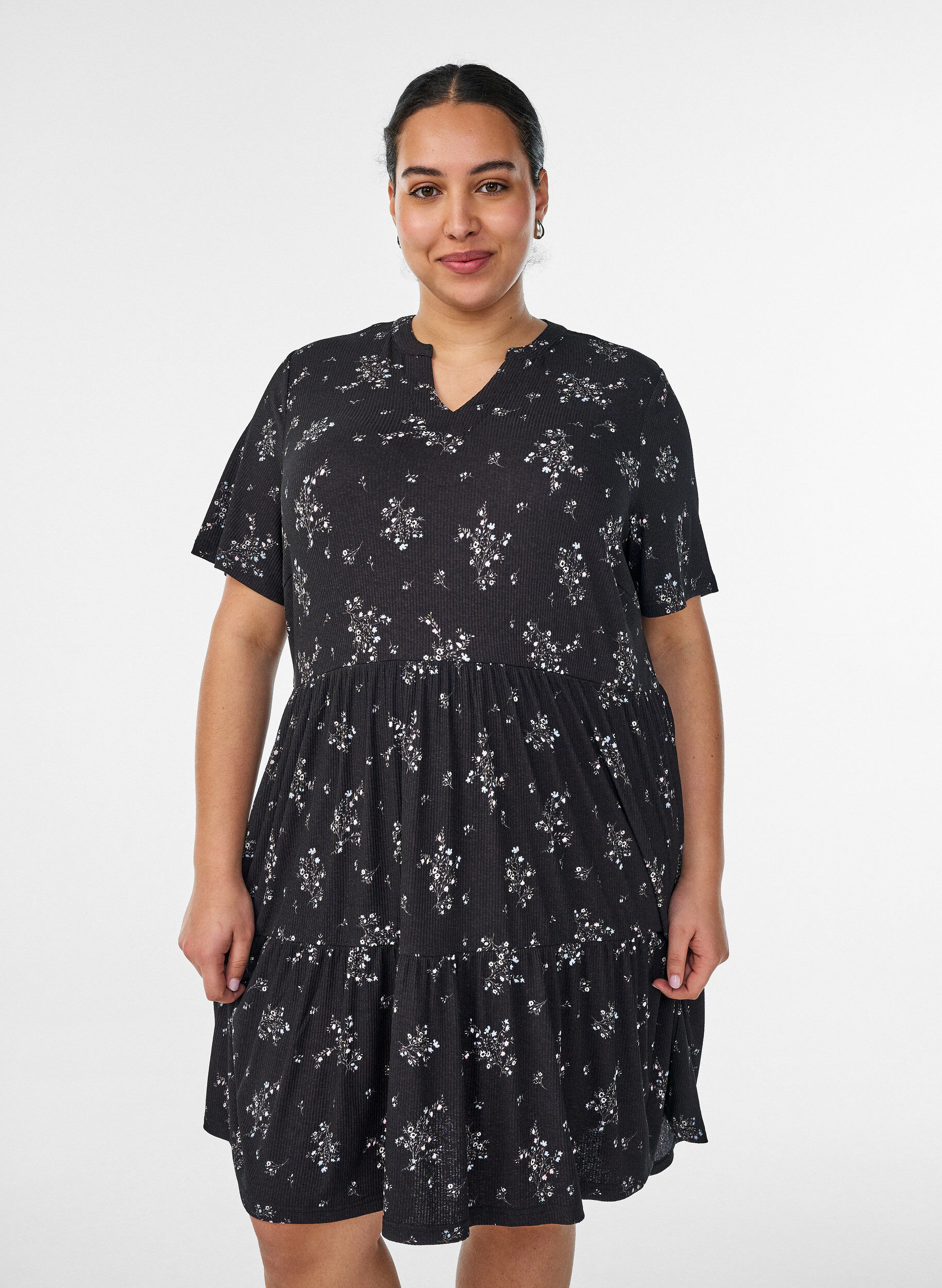 ZizziGemustertes Kleid mit Eins&auml;tzen, Schwarz, Model image number 0