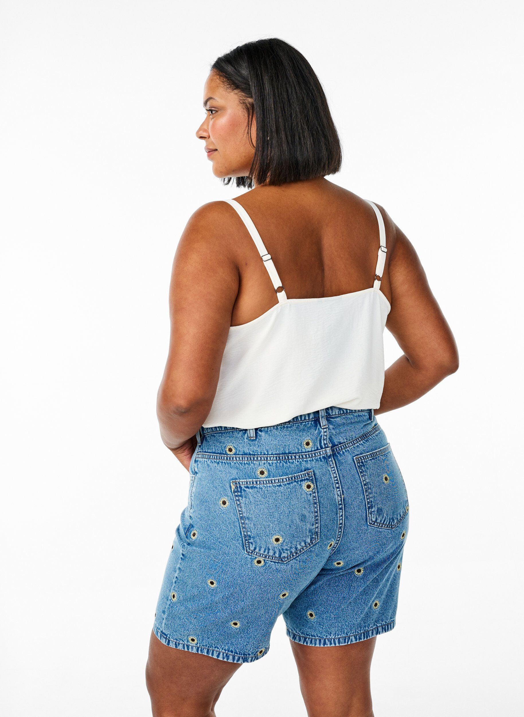 ZizziDenim-Shorts mit aufgestickten Blumen, Blau, Model image number 1