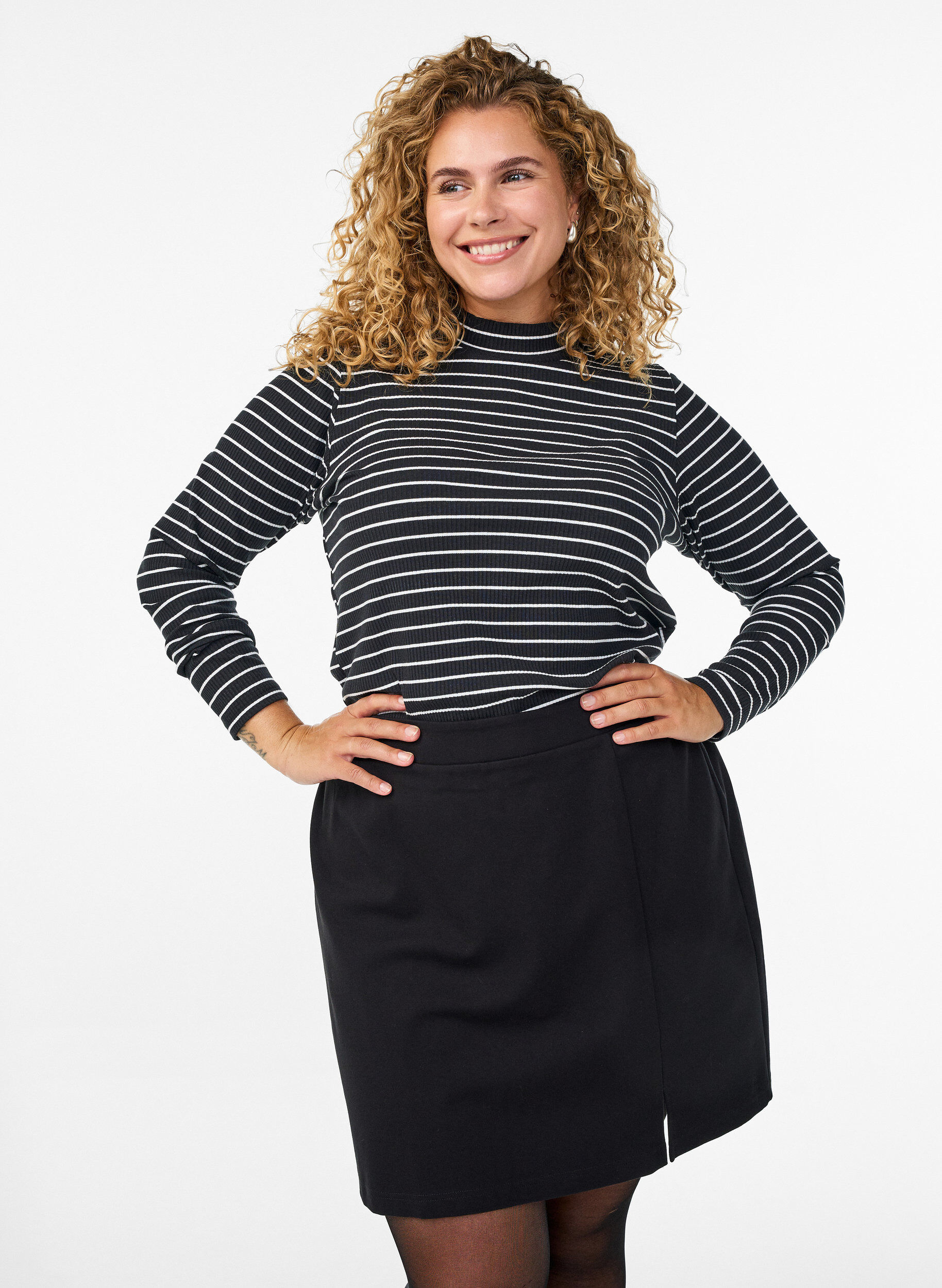 Jerseyrock mit Schlitz, Schwarz, Model