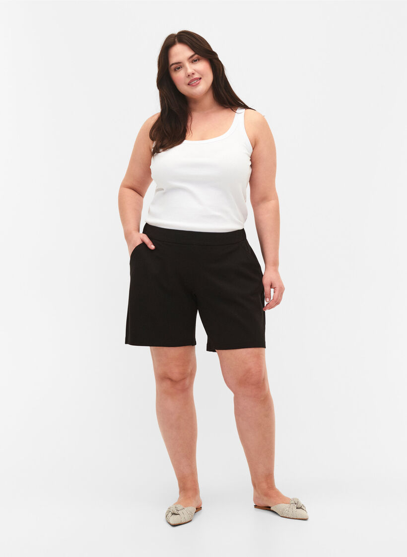 Maddison Shorts mit normaler Passform, Black, Model image number 3
