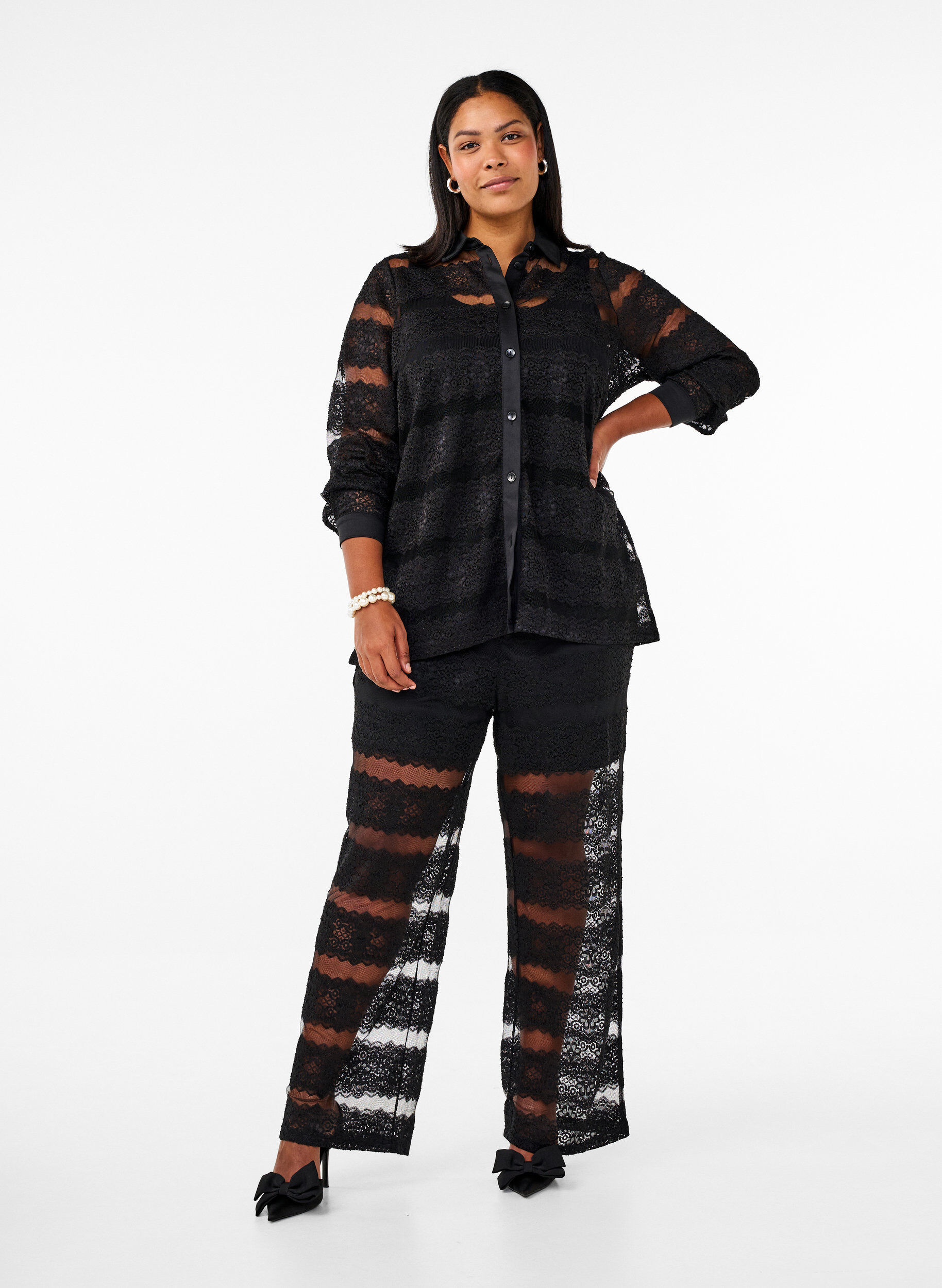 ZizziLockere Bluse mit Spitze und transparentem Mesh, Black, Model image number 2