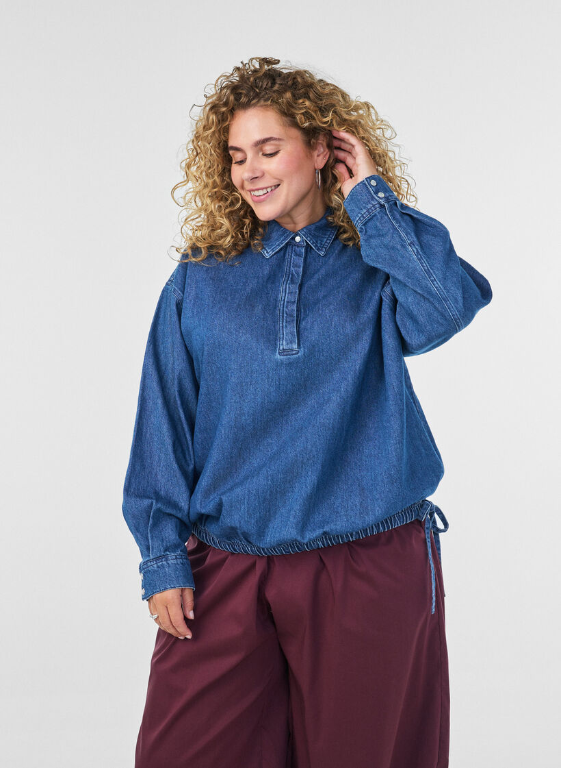 Bluse aus Denim mit Balloon-Fit, Blau, Model