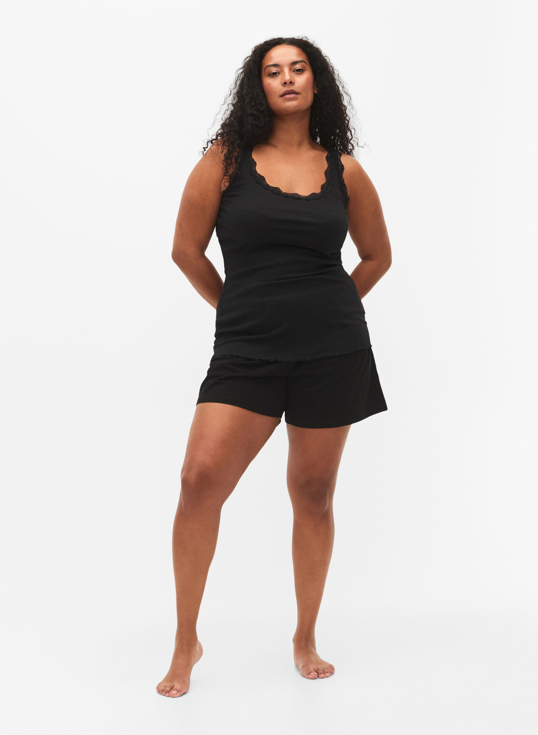 ZizziTop mit Spitzensaum, Schwarz, Model image number 1