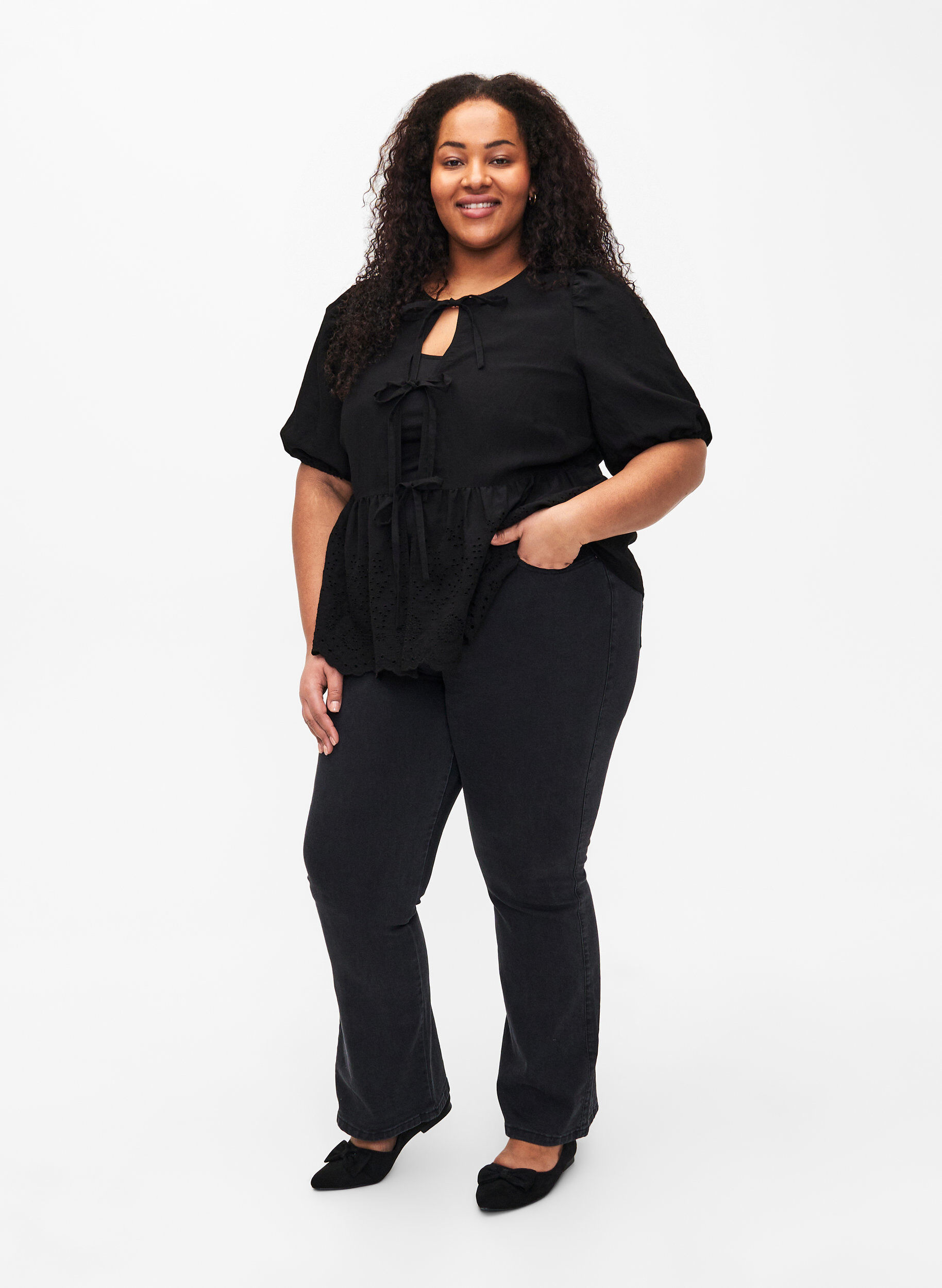 Zizzi Viskosebluse mit Lochstickerei, Black, Model image number 3