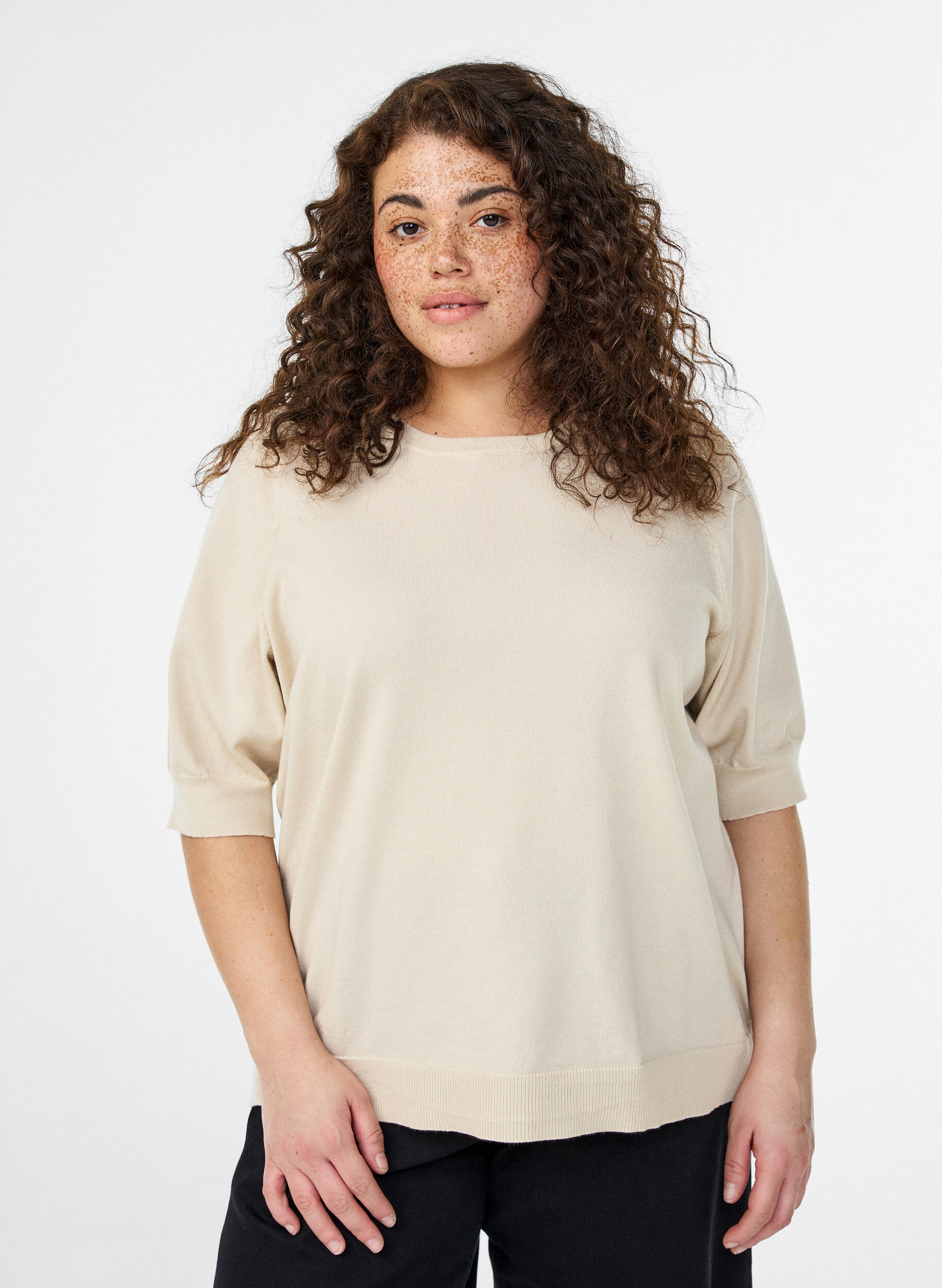 ZizziFein gestrickte Bluse mit kurzen &Auml;rmeln, Beige, Model image number 0