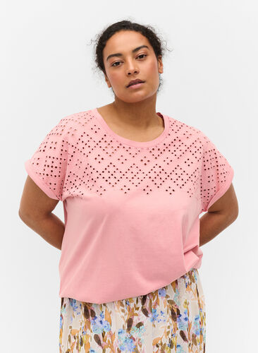 T-Shirt aus Baumwolle mit Lochstickerei , Blush, Model image number 0