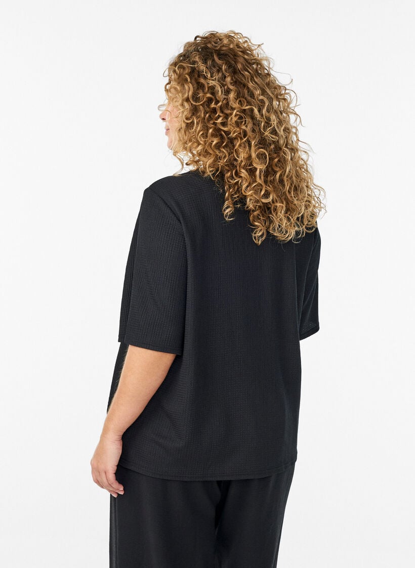 Kurz&auml;rmelige Bluse mit Struktur und Knopfleiste, Schwarz, Model image number 2