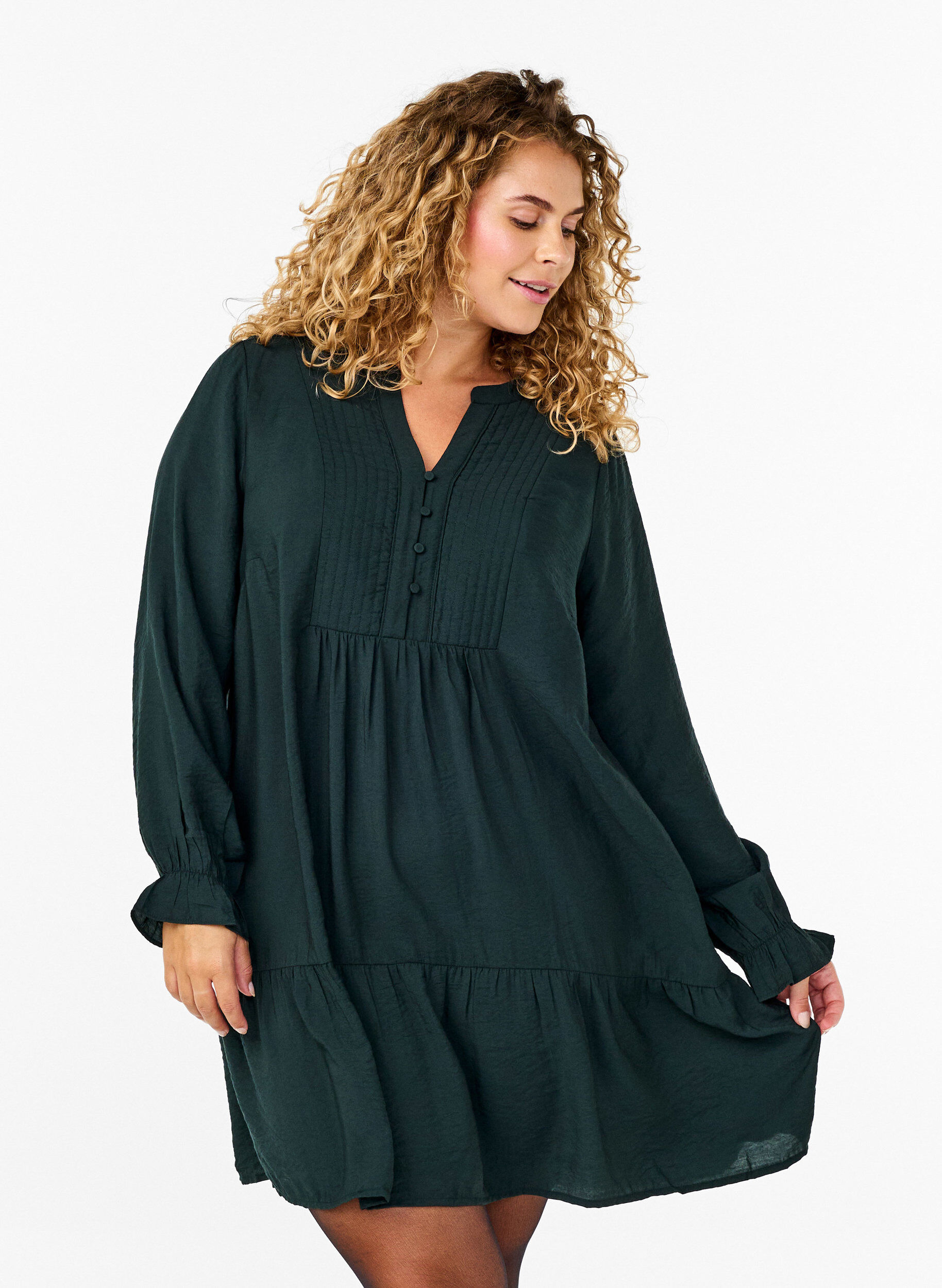 ZizziKurzes Kleid mit Ziern&auml;hten und Kn&ouml;pfen, Scarab, Model image number 0