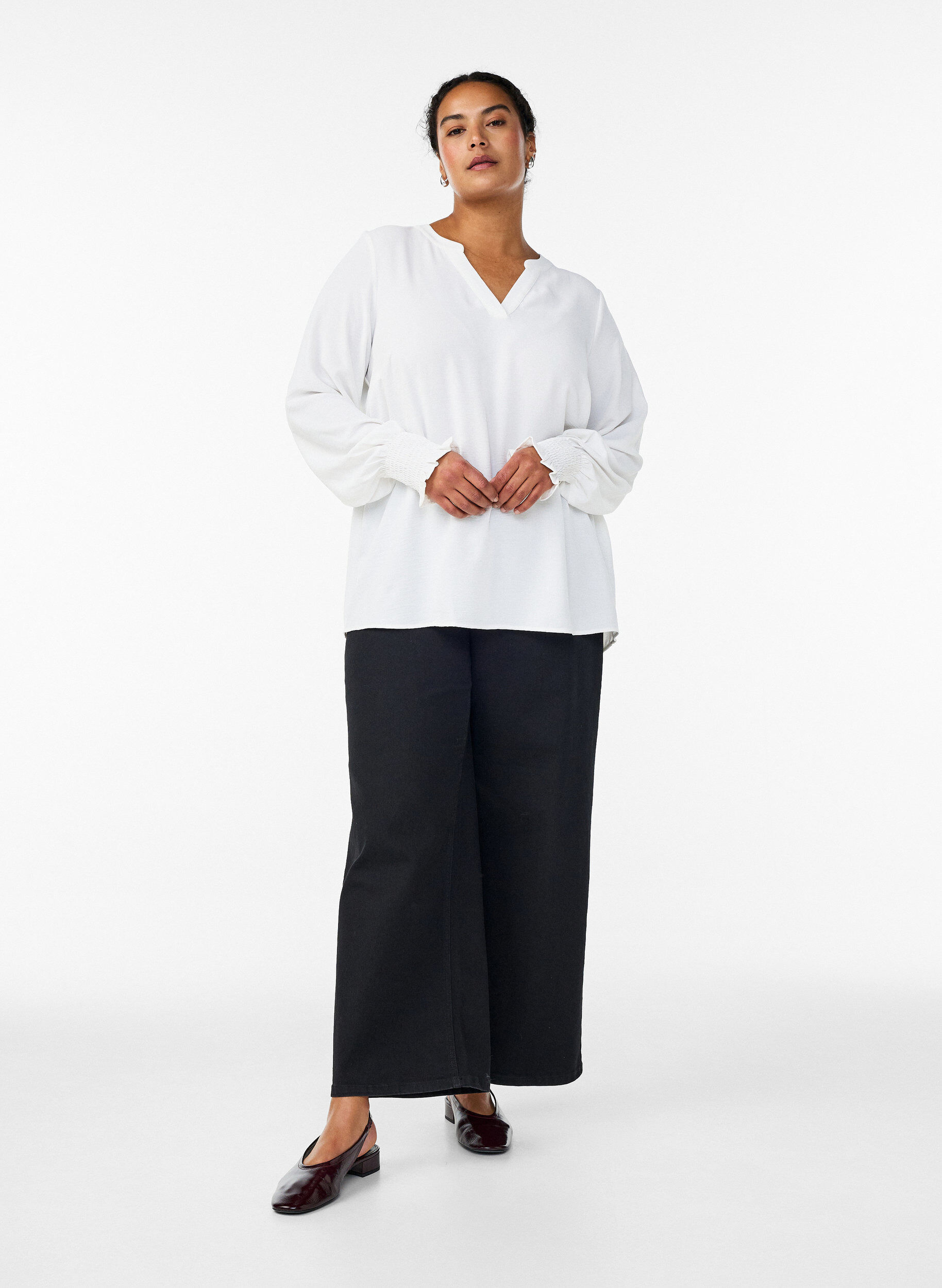 ZizziBluse mit Smockb&uuml;ndchen und V-Ausschnitt, Vanille, Model image number 1