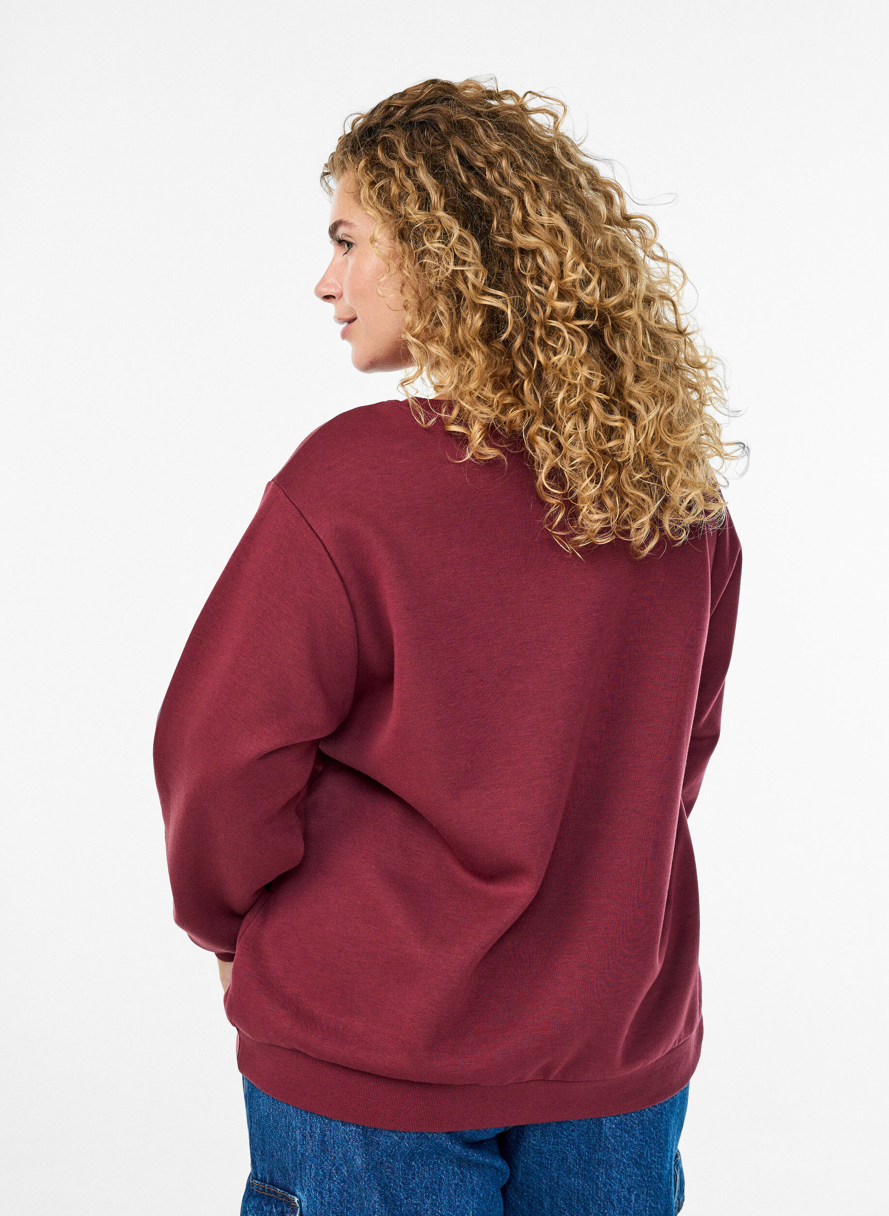 ZizziSweatshirt mit aufgesticktem Mailand-Motiv, Dunkles Bordeaux, Model image number 2