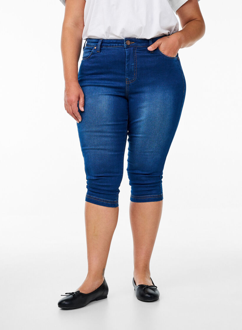 Hoch taillierte Amy Capri Jeans mit Super Slim Fit, Blau, Model image number 2