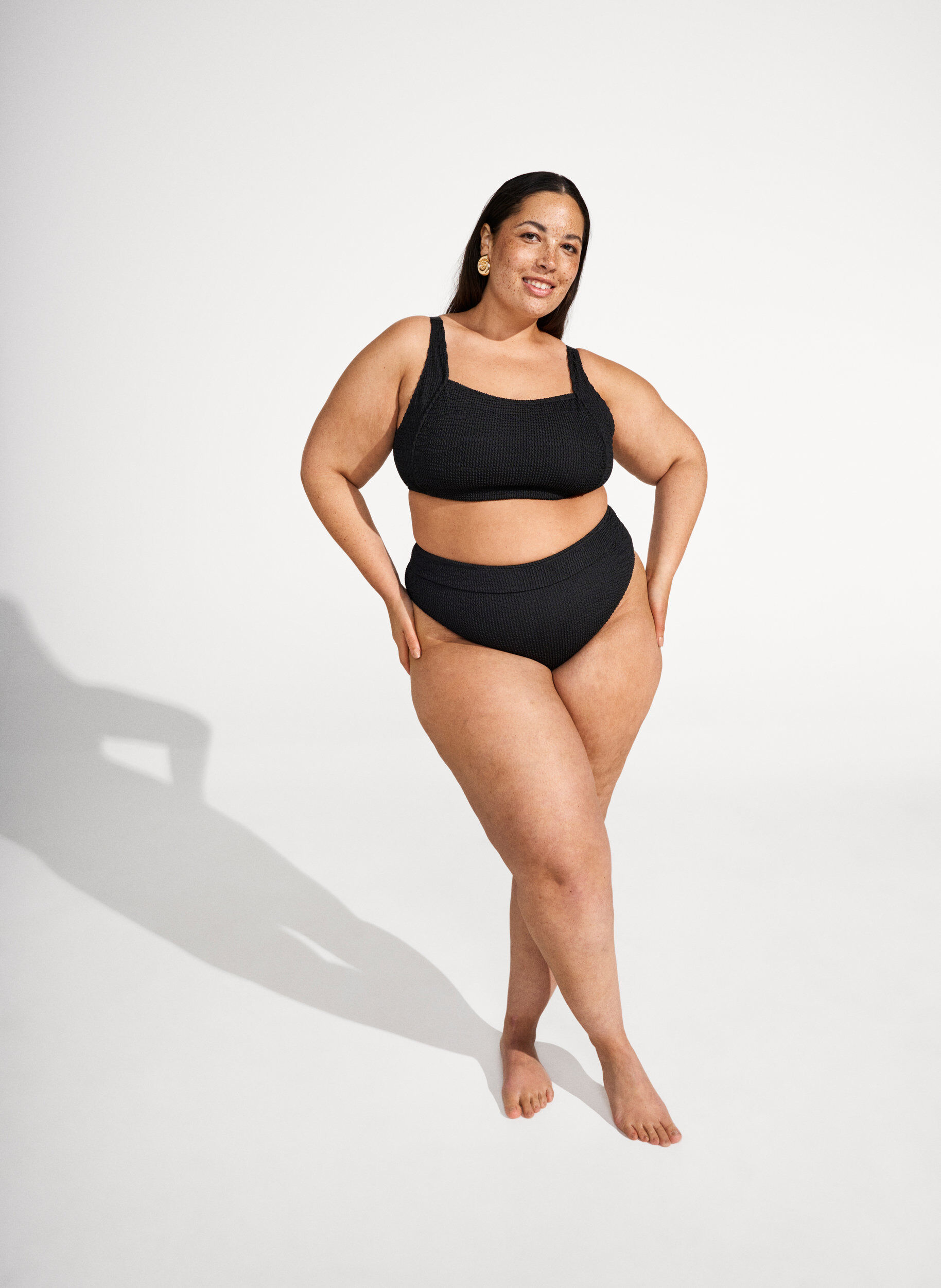 ZizziBrasilianischer Bikini Slip aus Krepp, Schwarz, Image image number 0