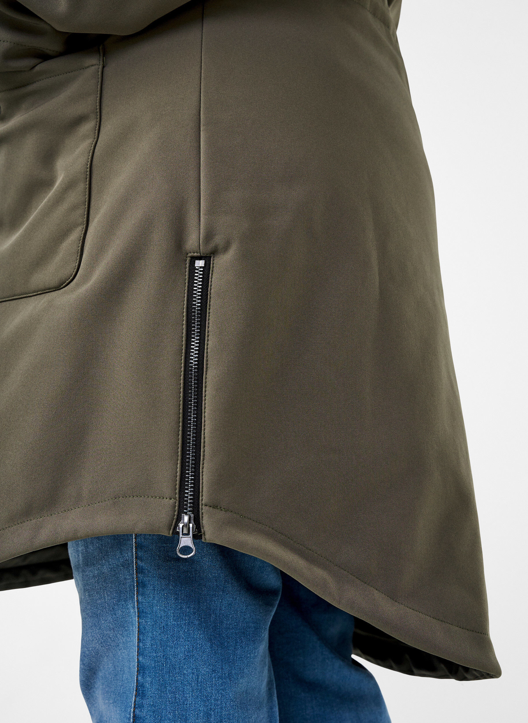 ZizziWasserabweisende Softshell-Jacke mit Steppfutter, Gr&uuml;n, Model image number 3