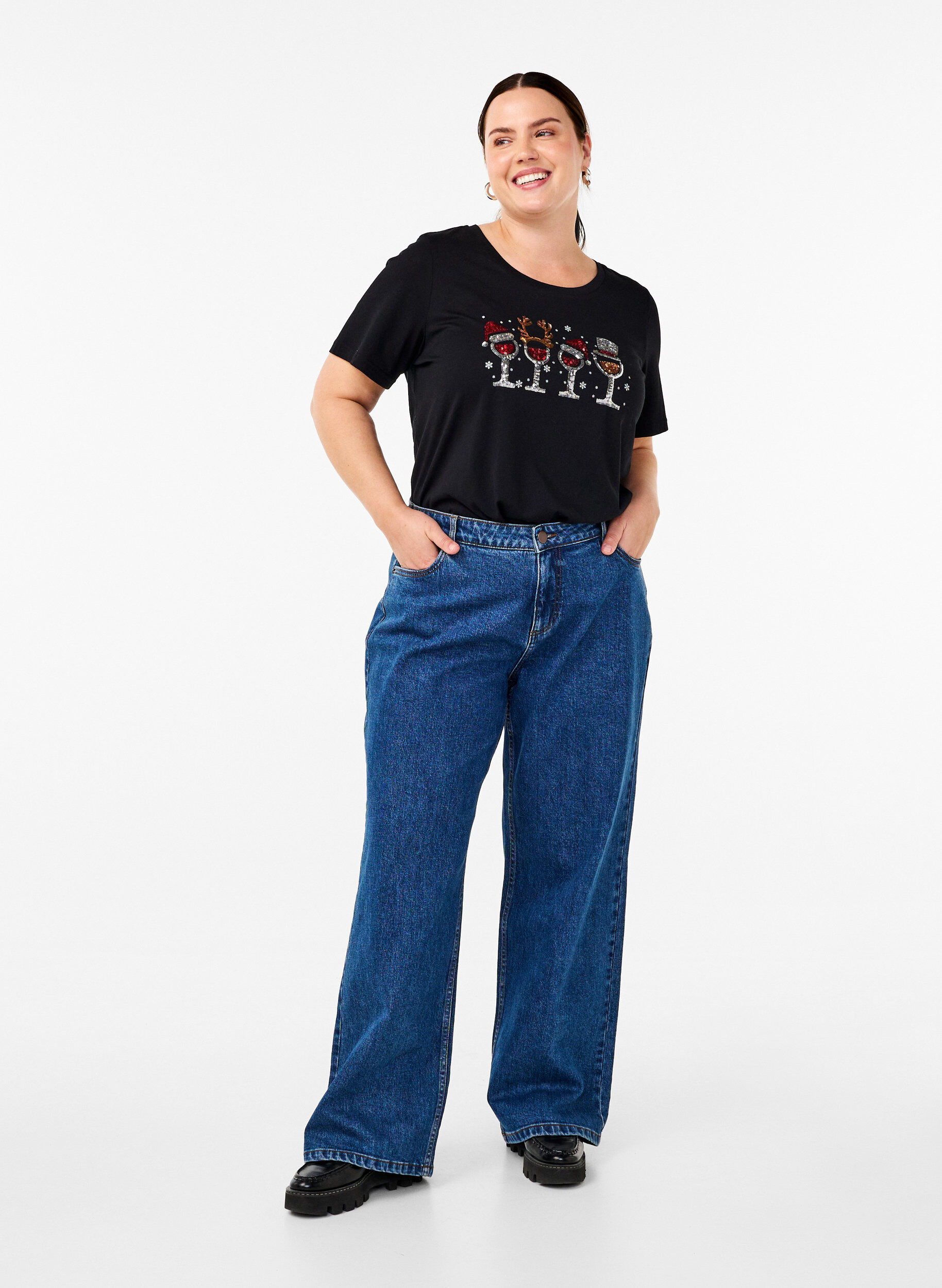 ZizziWeihnachtliche T-Shirts aus 100% Baumwolle, Black w. Drinks, Model image number 2