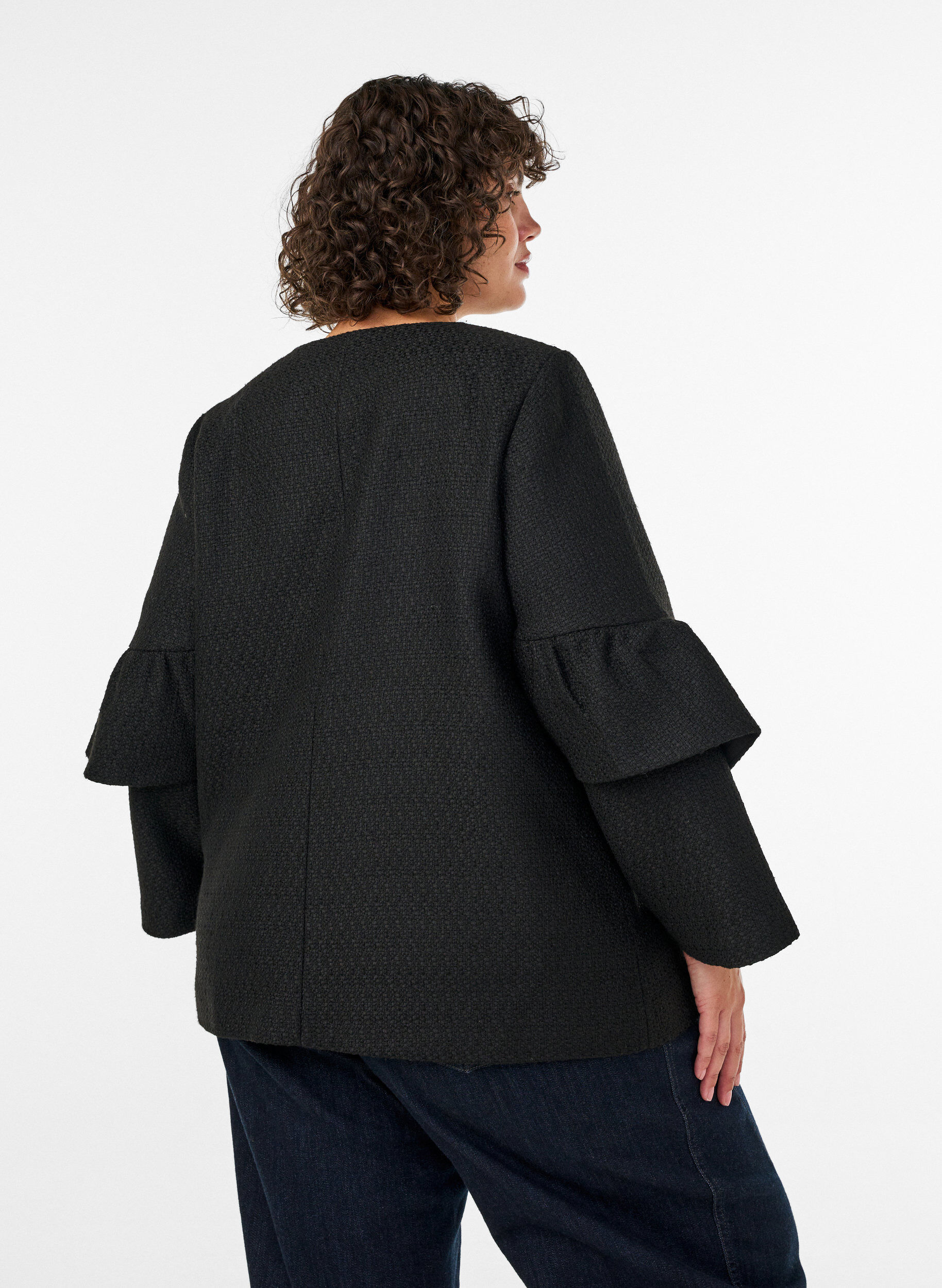 ZizziBoucl&eacute;-Jacke mit R&uuml;schendetails, Schwarz, Model image number 2
