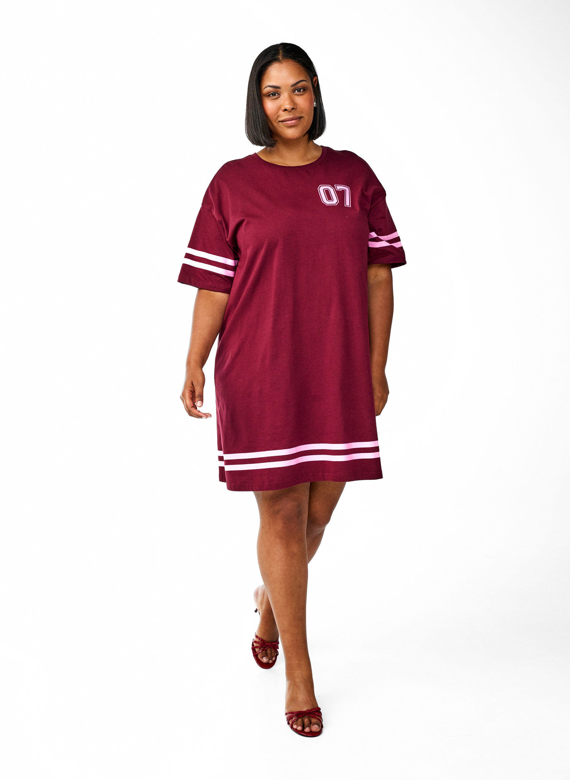 ZizziSportliches T-Shirtkleid aus Baumwolle., Dunkles Bordeaux, Model image number 1