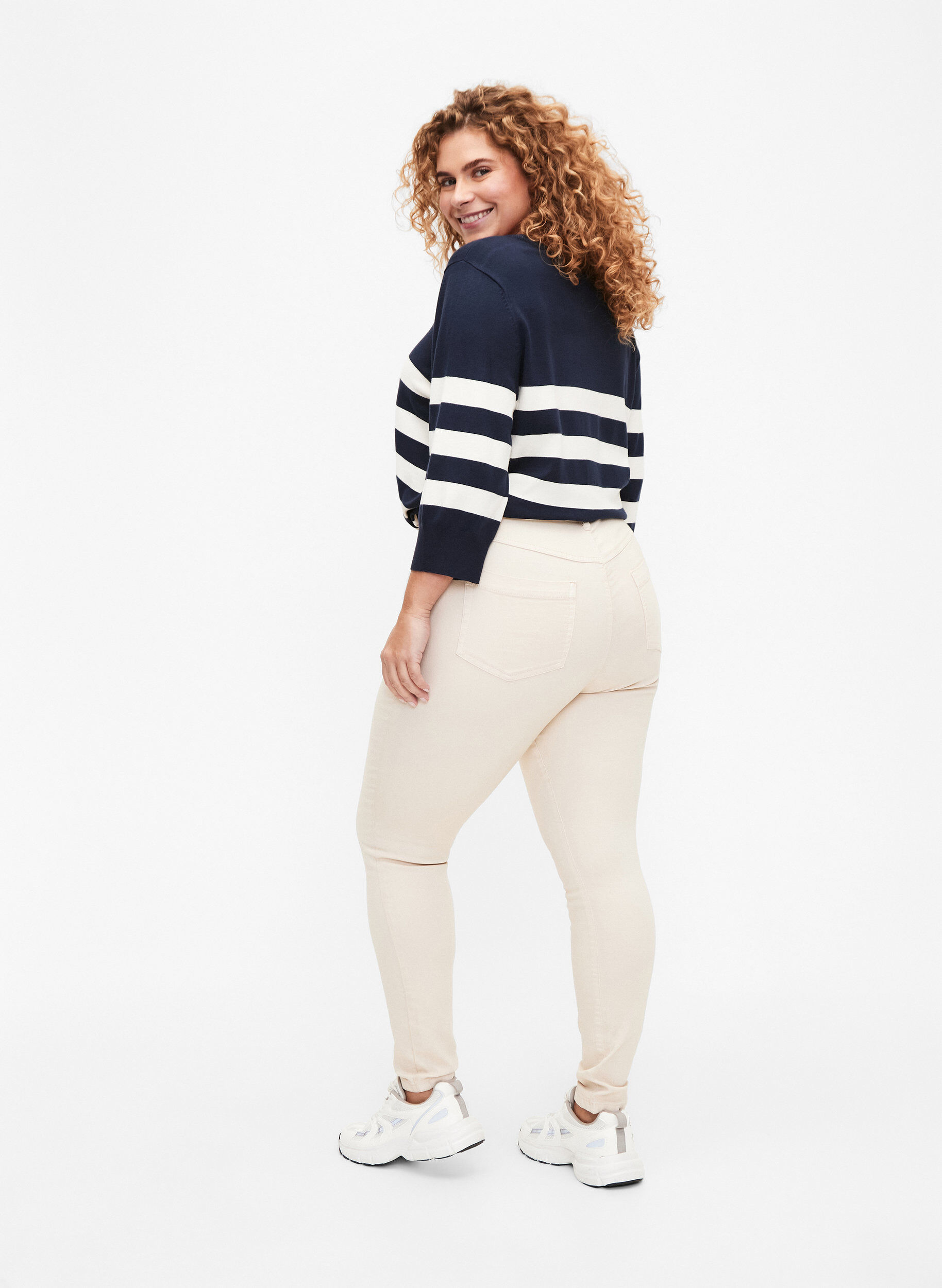 ZizziSuper Slim Fit Amy Jeans mit hoher Taille, Oatmeal, Model image number 1