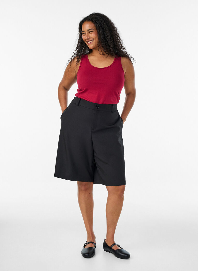 Einfarbiges Basic Top aus Baumwolle, Rot, Model image number 1