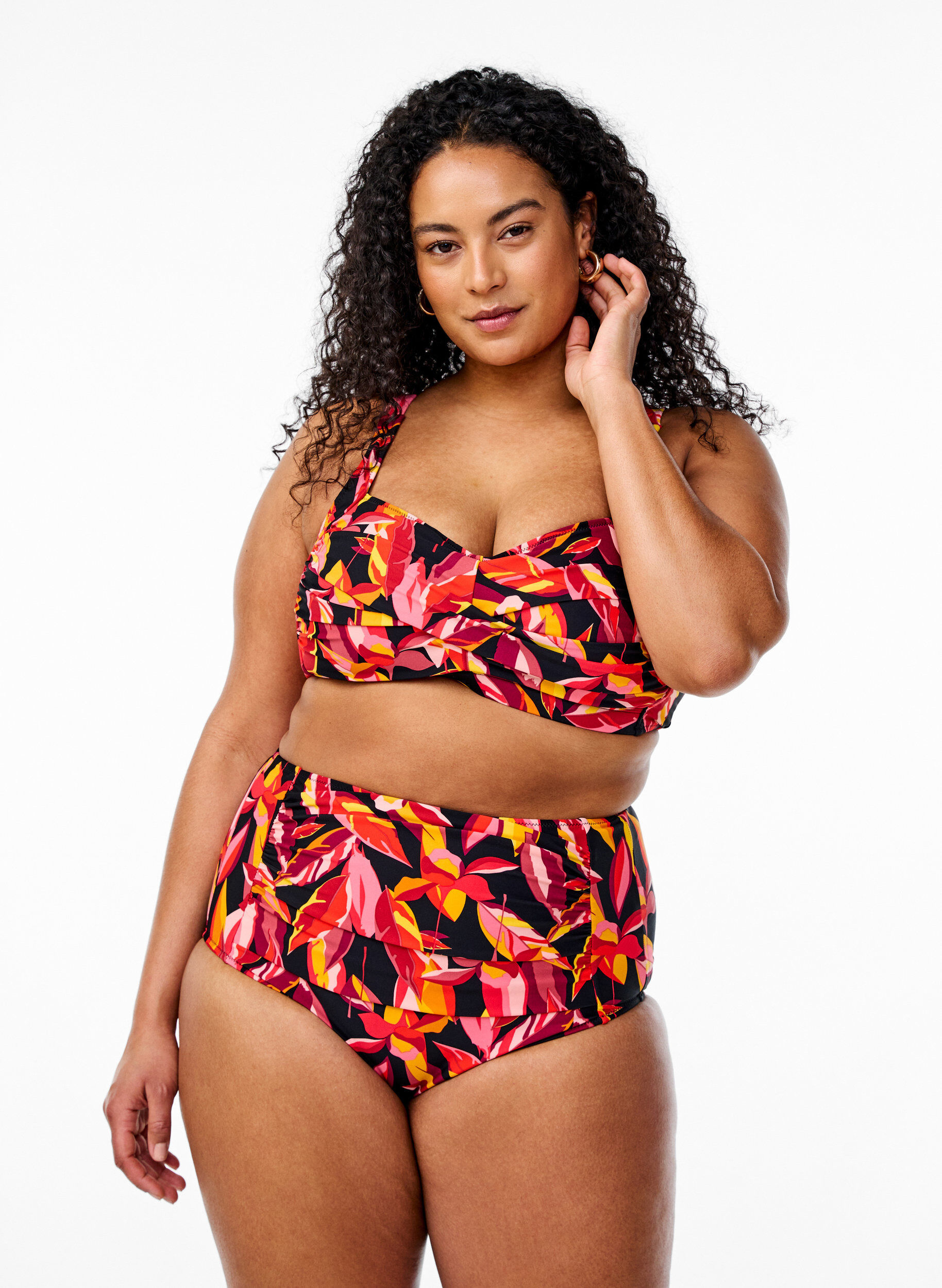 Hoch taillierte Bikinihose mit Print, Rot, Model