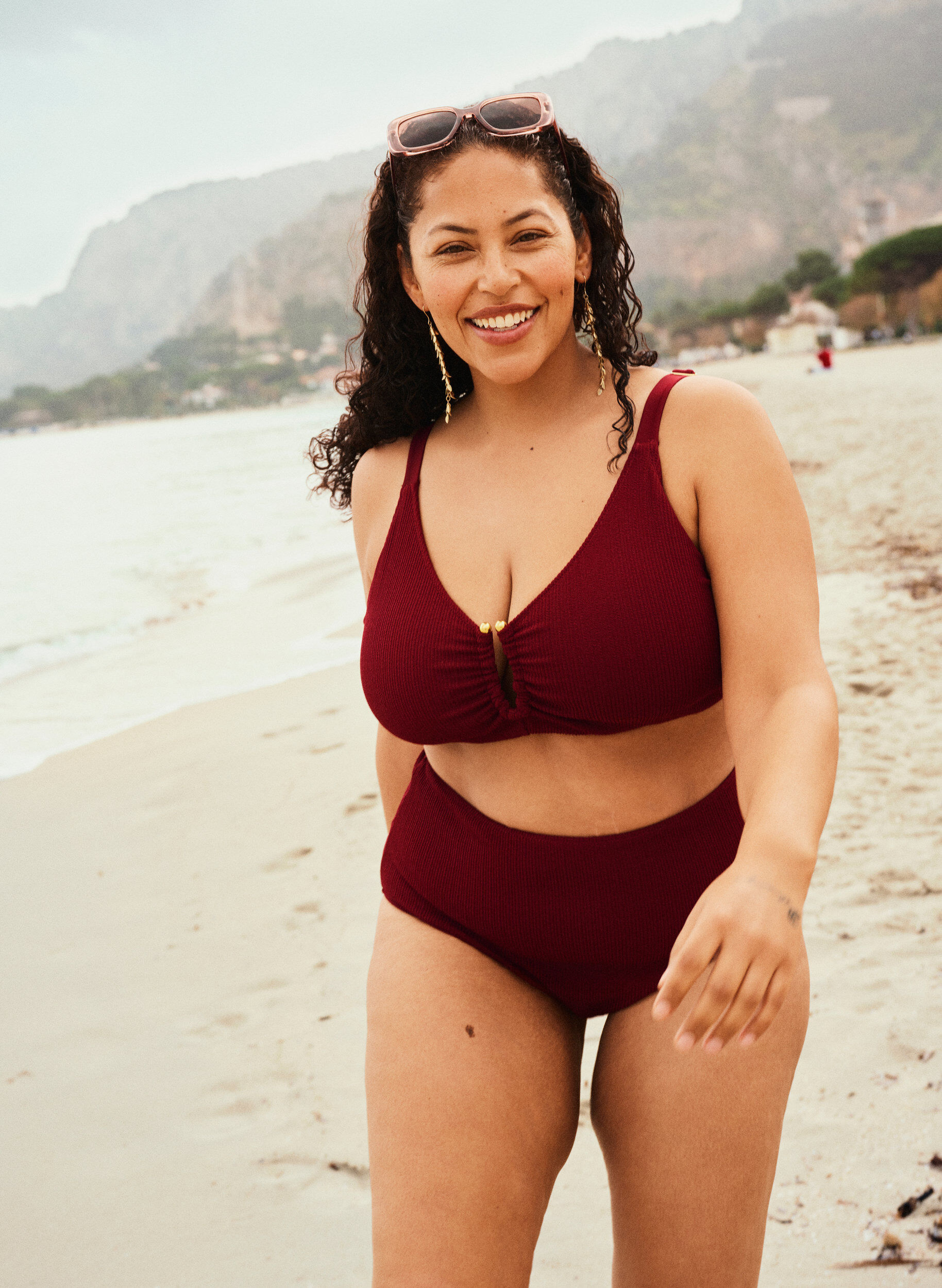 ZizziStrukturiertes Bikini Top mit Golddetail, Rot, Image image number 0