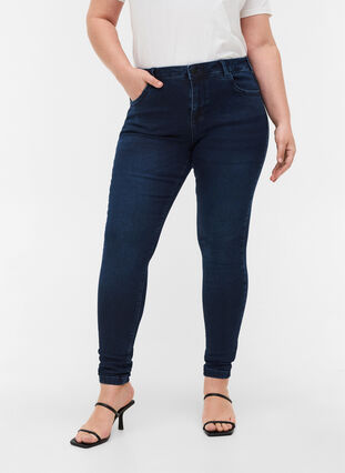 Super Slim Amy Jeans mit hoher Taille, Dark blue, Model image number 4